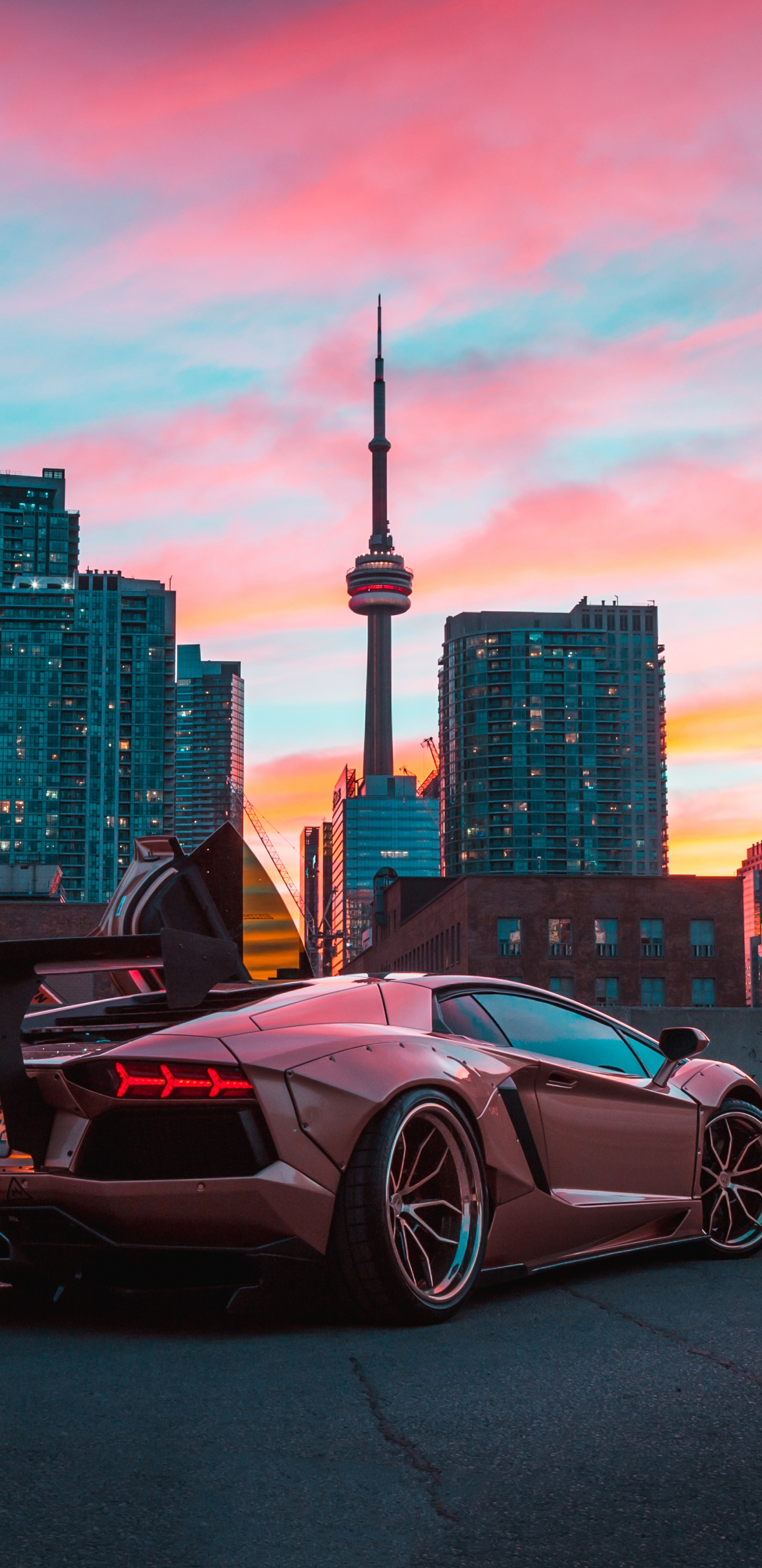 Schwarzer Porsche 911 Tagsüber Auf Parkplatz Geparkt. Wallpaper in 1440x2960 Resolution