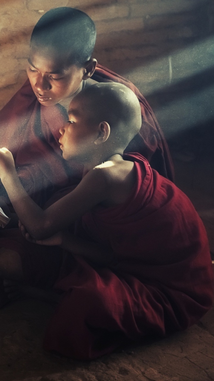 Light, Human, Midnight, Buddhism, Temple. Wallpaper in 720x1280 Resolution