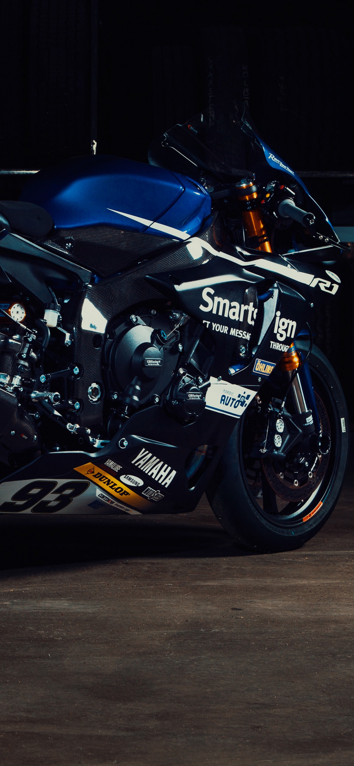 Vélo de Sport Bleu et Noir. Wallpaper in 1125x2436 Resolution