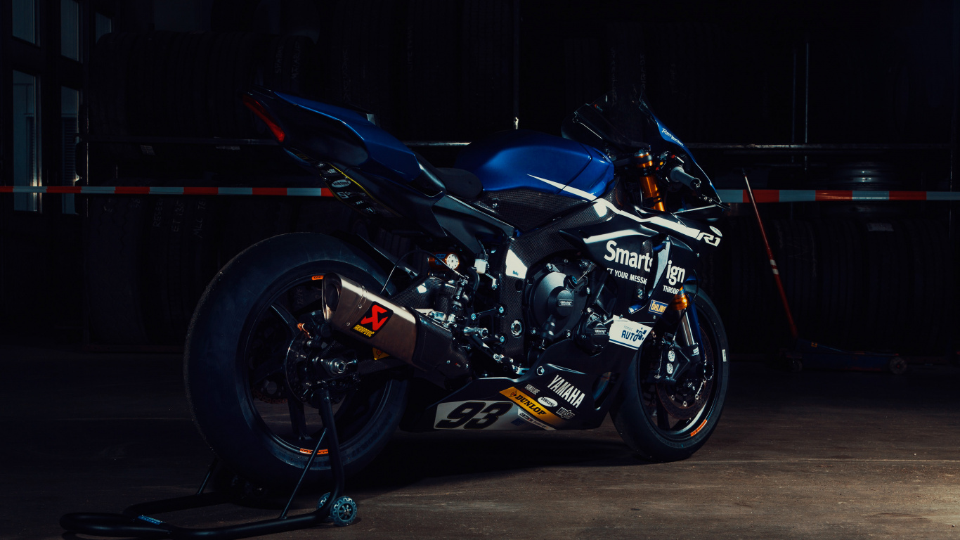 Vélo de Sport Bleu et Noir. Wallpaper in 1366x768 Resolution