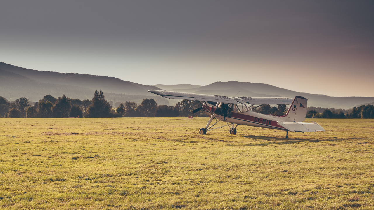 2 People Walking on Green Grass Field During Daytime. Wallpaper in 1280x720 Resolution