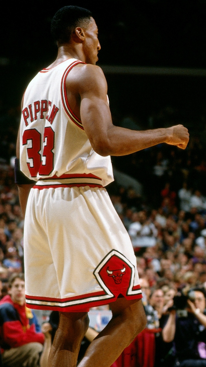 Jugador de Baloncesto en Camiseta Roja. Wallpaper in 720x1280 Resolution