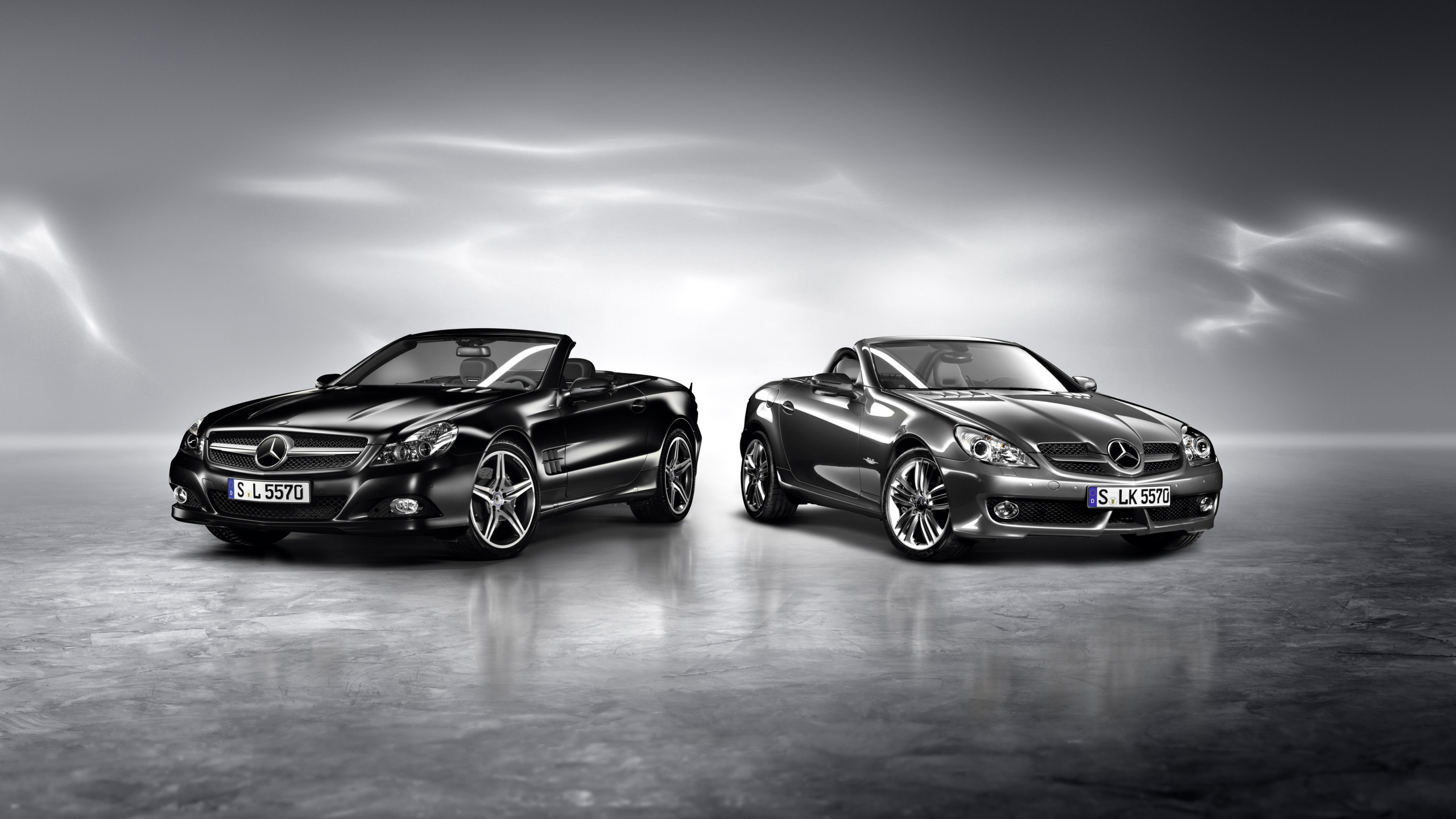 Porsche 911 Negro Sobre Pavimento Gris. Wallpaper in 2560x1440 Resolution