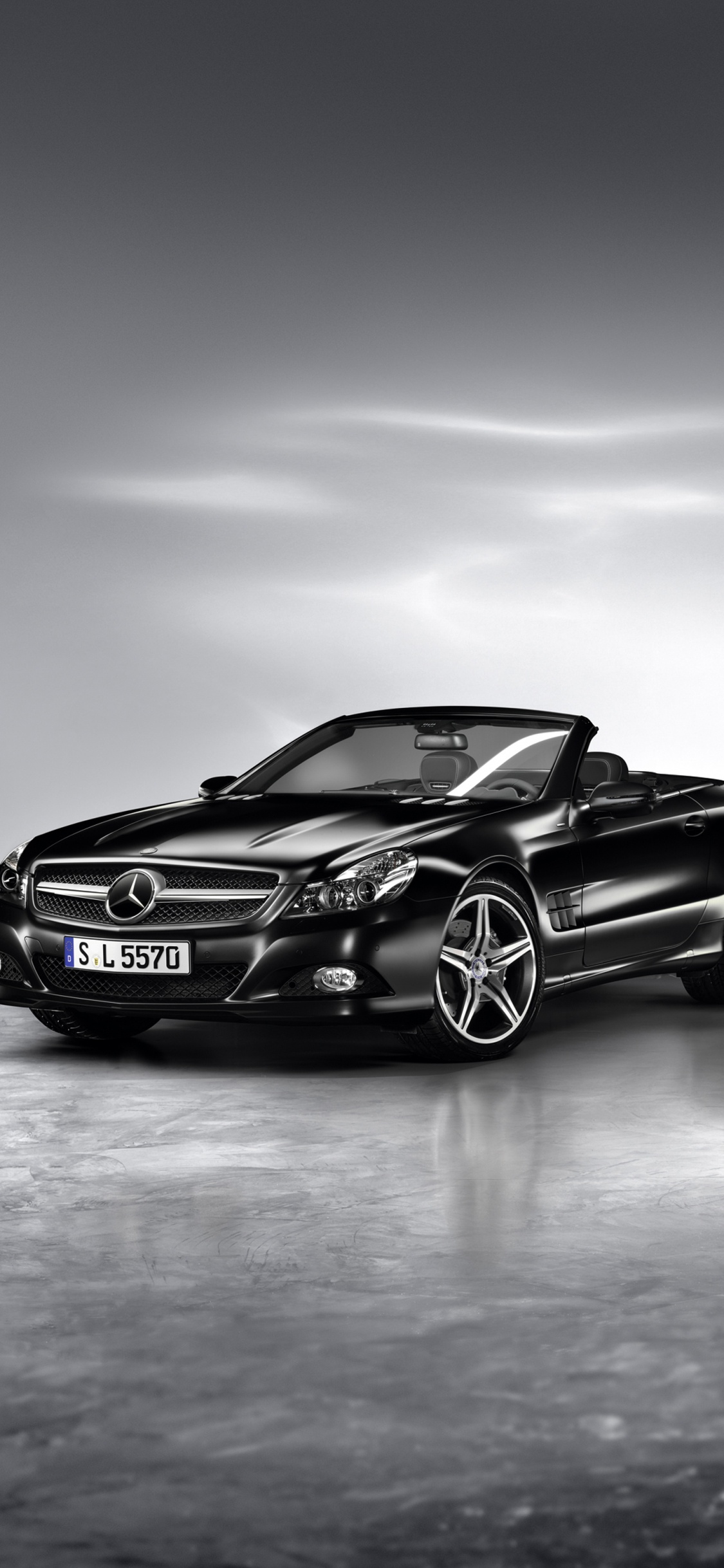 Black Porsche 911 on Gray Pavement. Wallpaper in 1125x2436 Resolution