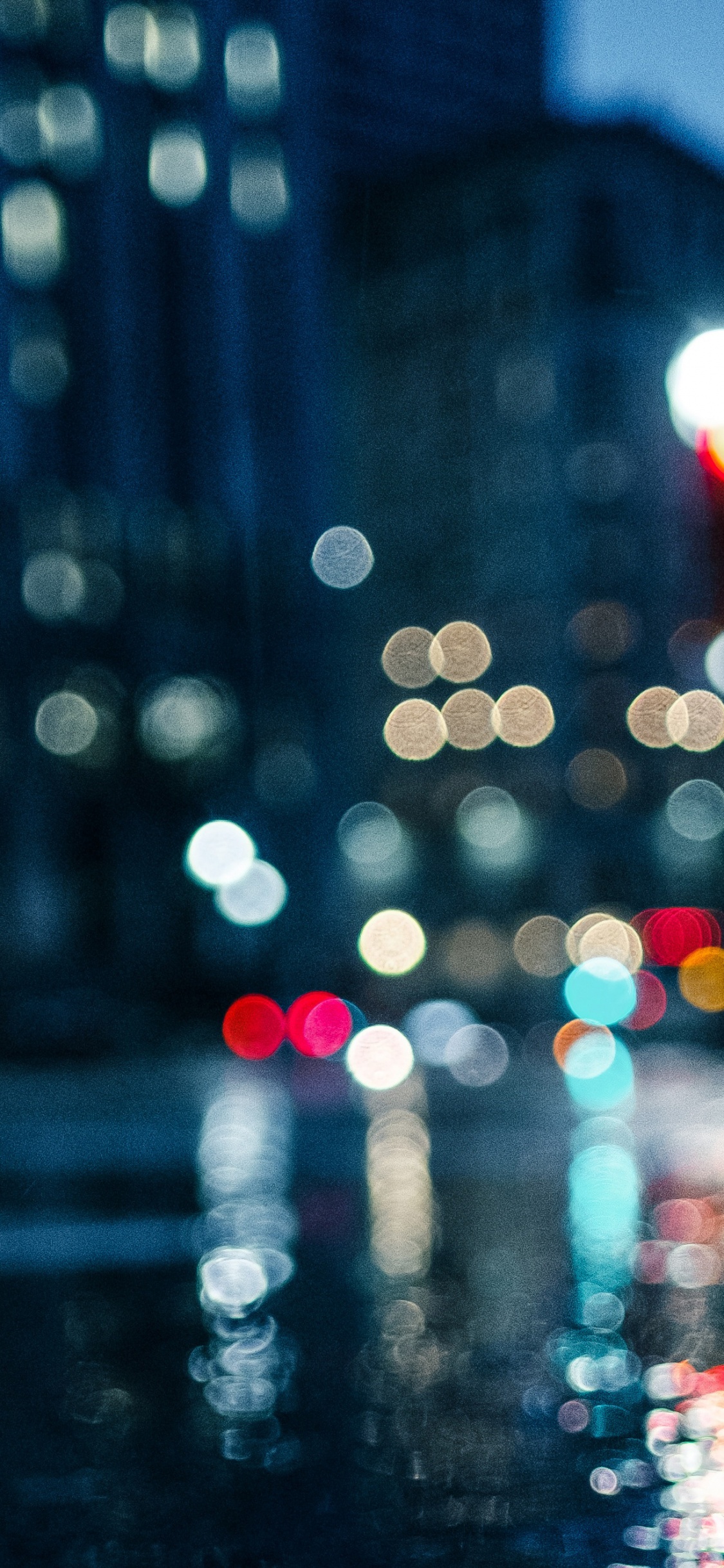 Gouttes D'eau Sur le Verre Pendant la Nuit. Wallpaper in 1125x2436 Resolution