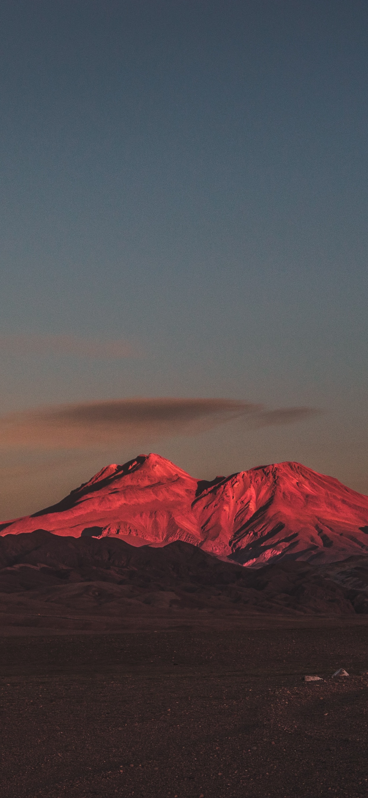 Volcán en Escudo, Las Formaciones Montañosas, Montaña, Mañana, Atardecer. Wallpaper in 1242x2688 Resolution