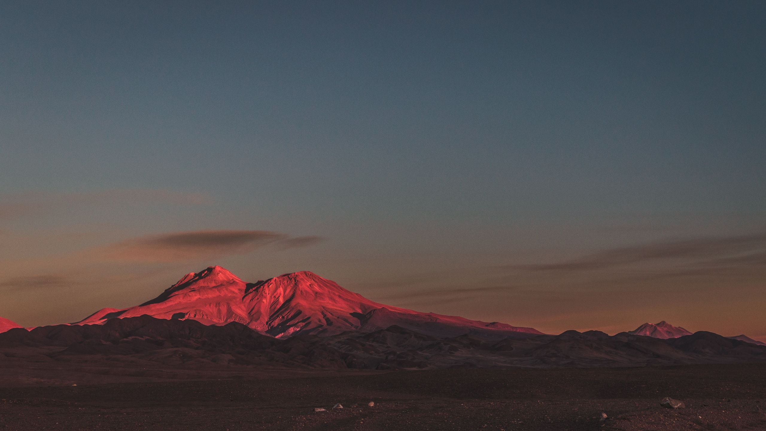 Volcan-bouclier, Les Reliefs Montagneux, Matin, Horizon, Gamme de Montagne. Wallpaper in 2560x1440 Resolution