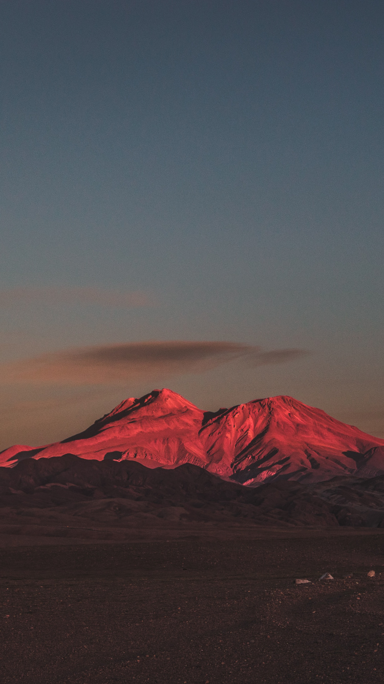 Volcan-bouclier, Les Reliefs Montagneux, Matin, Horizon, Gamme de Montagne. Wallpaper in 750x1334 Resolution