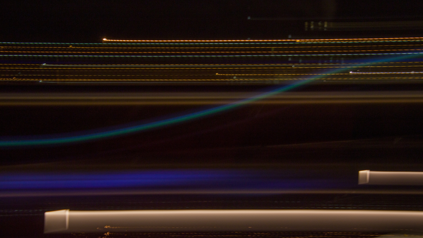 Zeitrafferfotografie Der Lichter Der Stadt Während Der Nacht. Wallpaper in 1366x768 Resolution