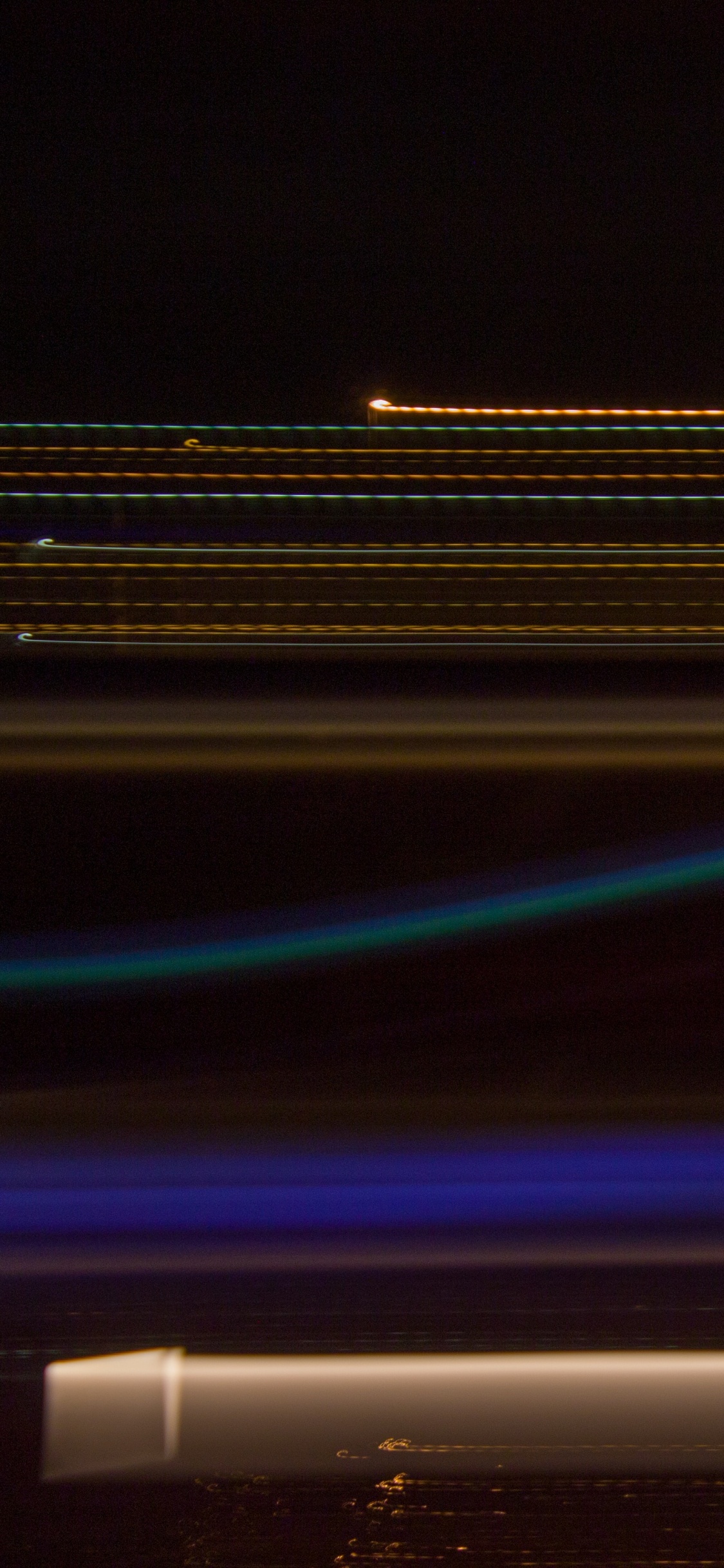 Photographie en Accéléré Des Lumières de la Ville Pendant la Nuit. Wallpaper in 1125x2436 Resolution