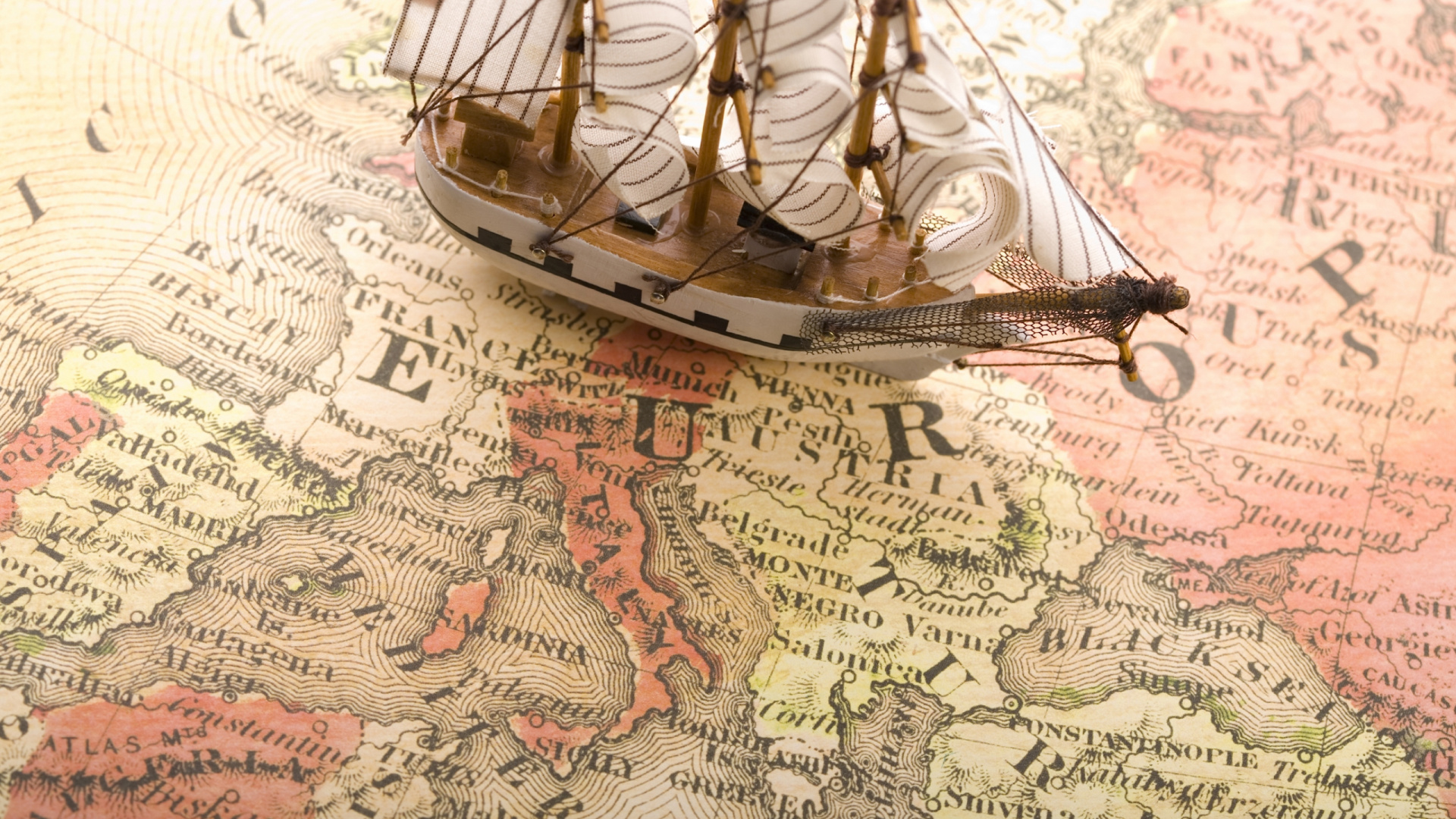 Modèle Réduit de Navire Galion Blanc et Marron. Wallpaper in 1920x1080 Resolution