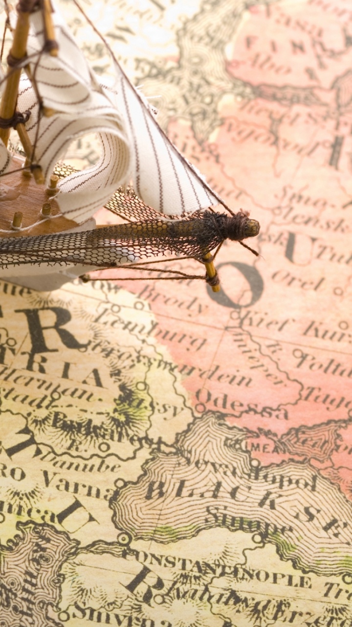 Weißes Und Braunes Galeone-Schiffsmodell Scale. Wallpaper in 720x1280 Resolution