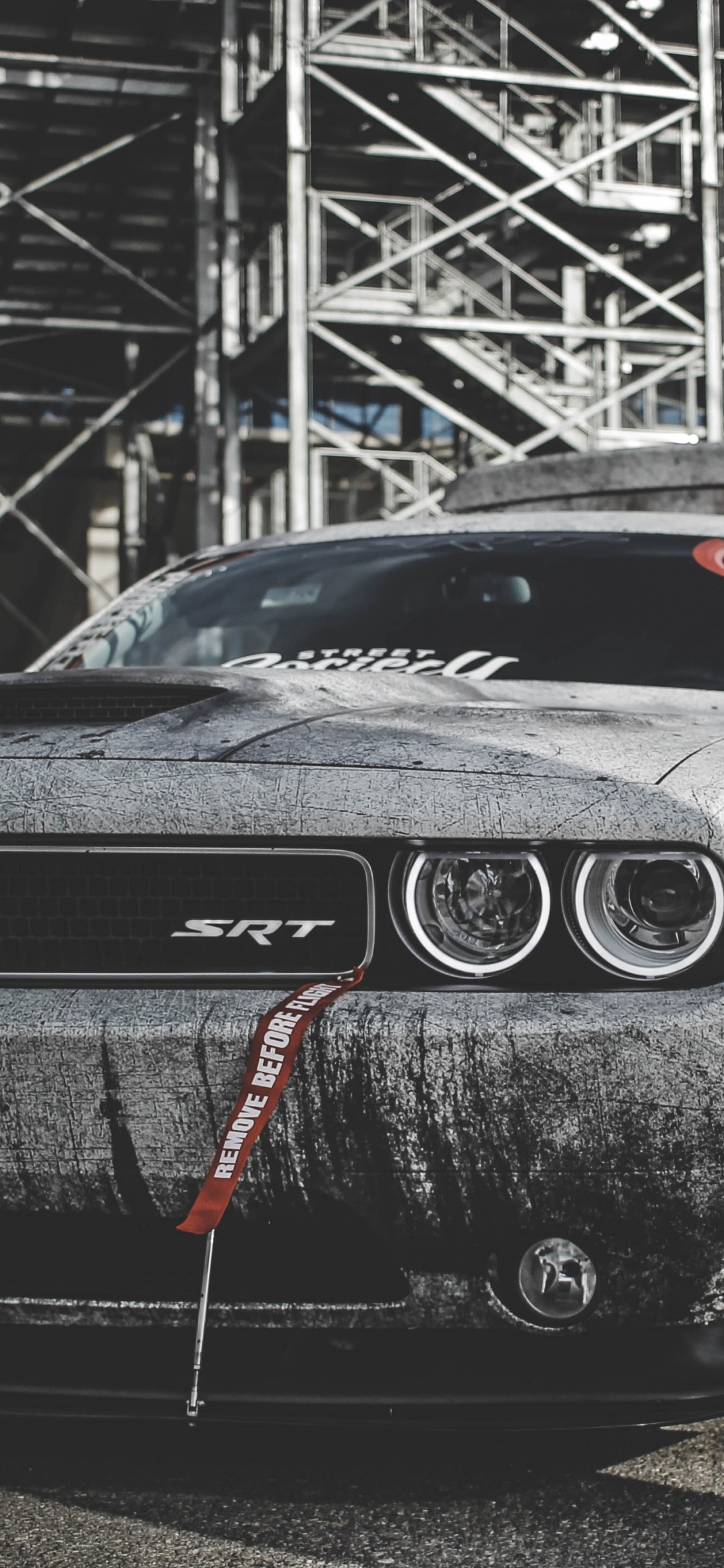 Voiture de Sport Grise et Noire Sur Route Pendant la Journée. Wallpaper in 1125x2436 Resolution