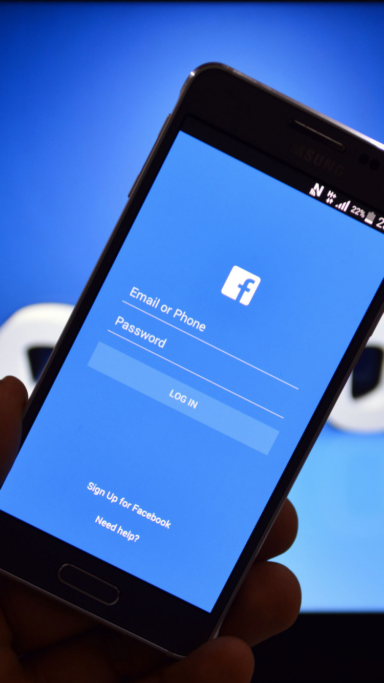 Smartphone, Facebook, Gadget, Appareil de Communication, Appareil de Communication Portable. Wallpaper in 750x1334 Resolution