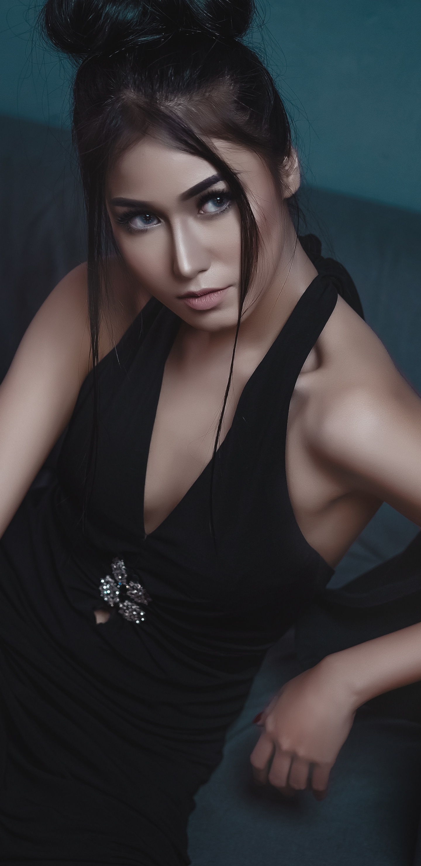 Kleid, Little Black Dress, Kleidung, Haar, Gesicht. Wallpaper in 1440x2960 Resolution