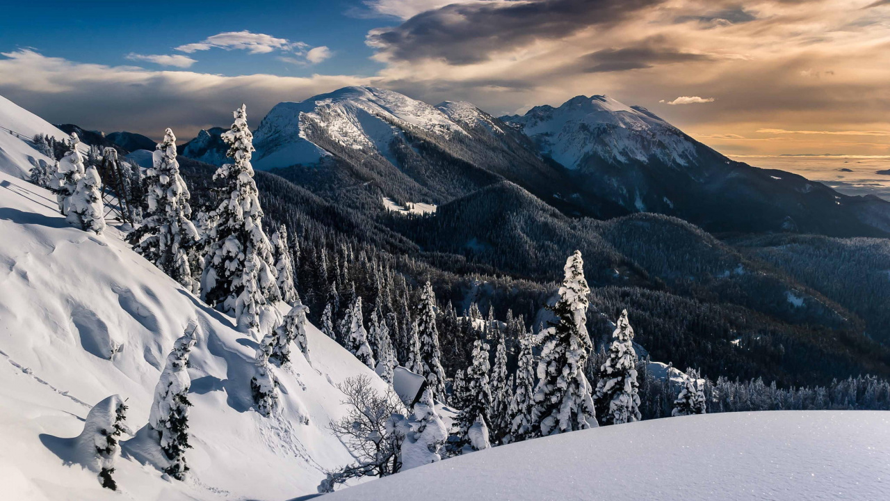 Schneebedeckter Berg Unter Bewölktem Himmel Tagsüber. Wallpaper in 1280x720 Resolution