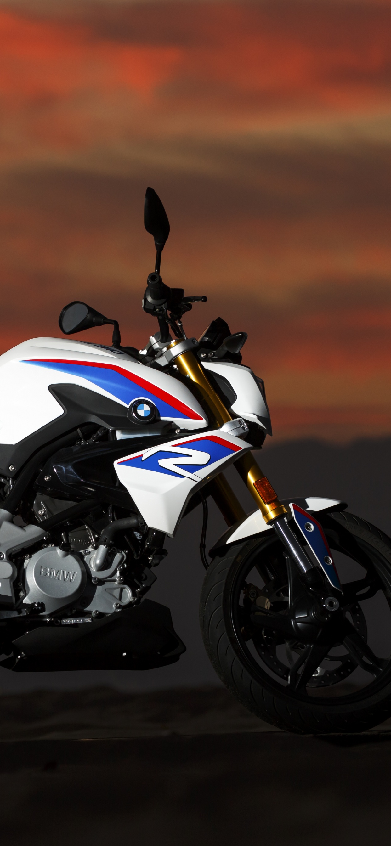 Vélo de Sport Blanc et Noir. Wallpaper in 1242x2688 Resolution