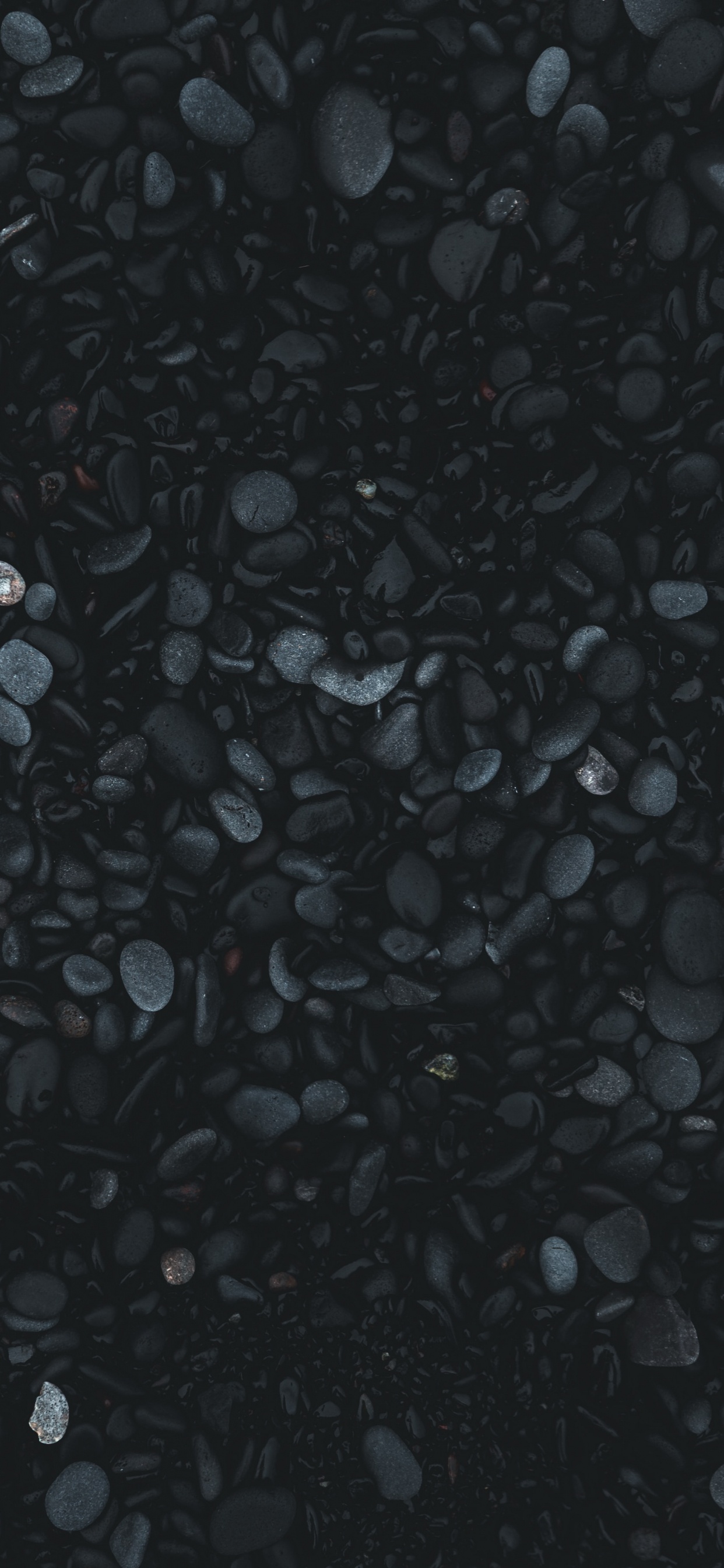 Pierres Noires et Blanches au Sol. Wallpaper in 1242x2688 Resolution