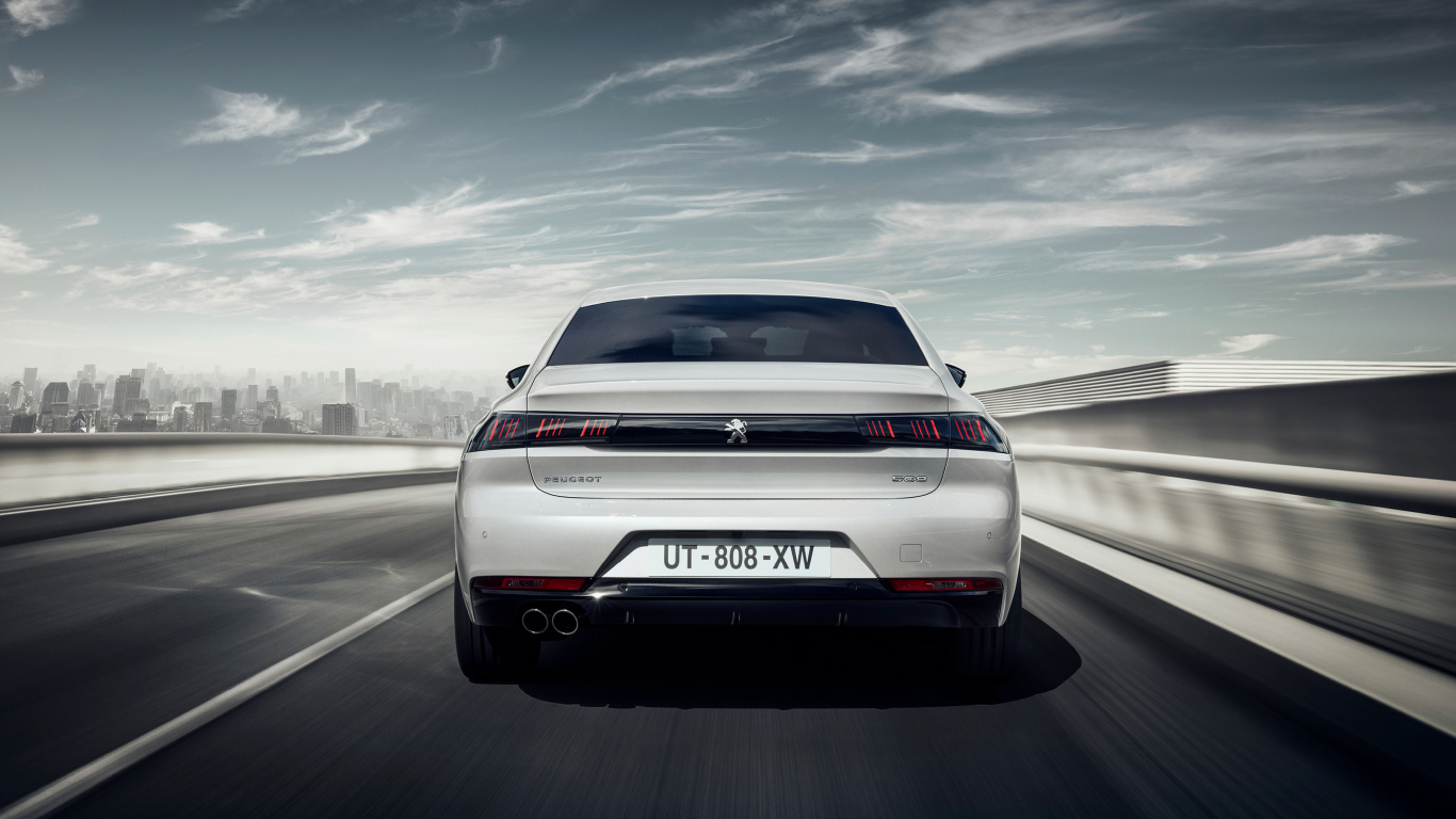 Bmw x 6 Blanc Sur Route. Wallpaper in 1366x768 Resolution