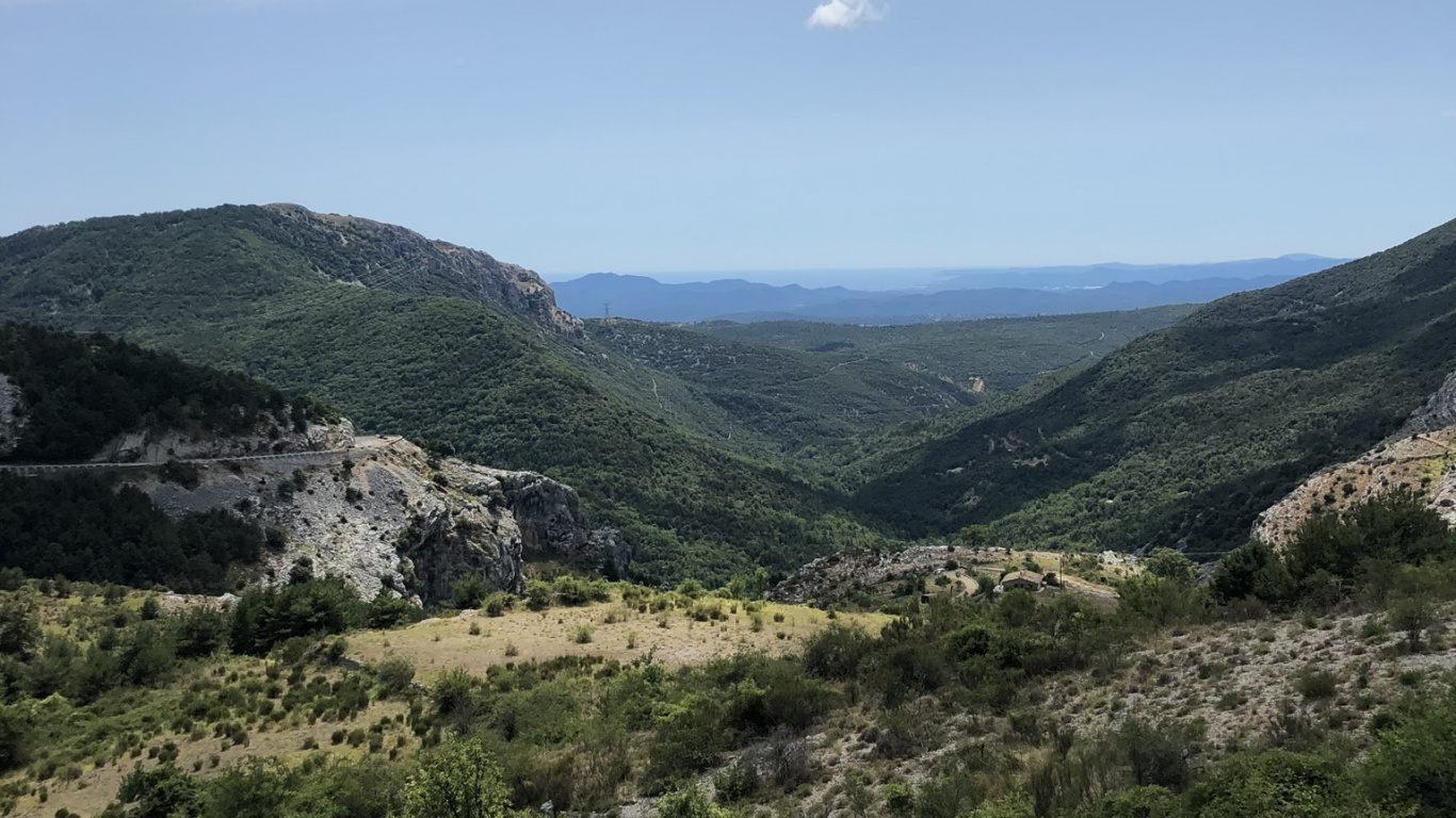 Vegetation, Mountainous Landforms, Cloud, Highland, Plant Community. Wallpaper in 1366x768 Resolution