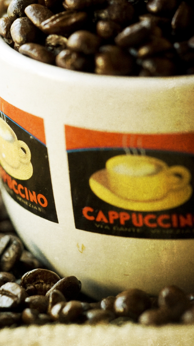 Taza de Cerámica Blanca Con Granos de Café. Wallpaper in 750x1334 Resolution