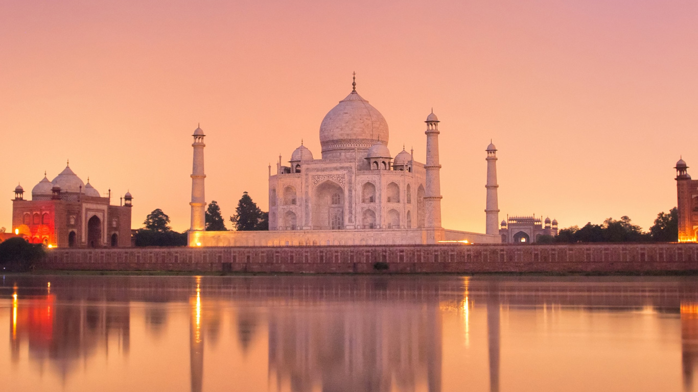 White and Brown Concrete Building Near Body of Water During Daytime. Wallpaper in 1366x768 Resolution