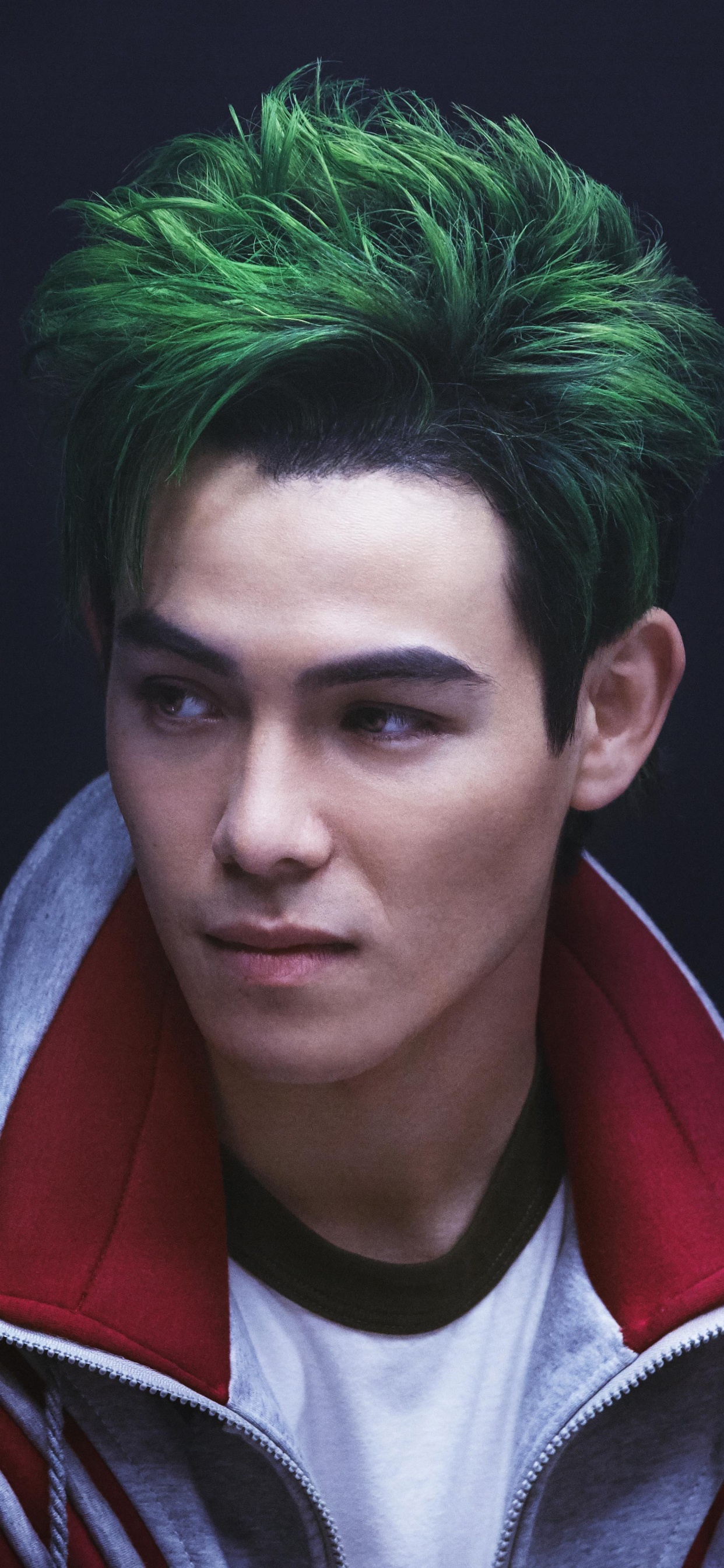 Hombre en Chaqueta Roja y Gris Con Cremallera. Wallpaper in 1242x2688 Resolution