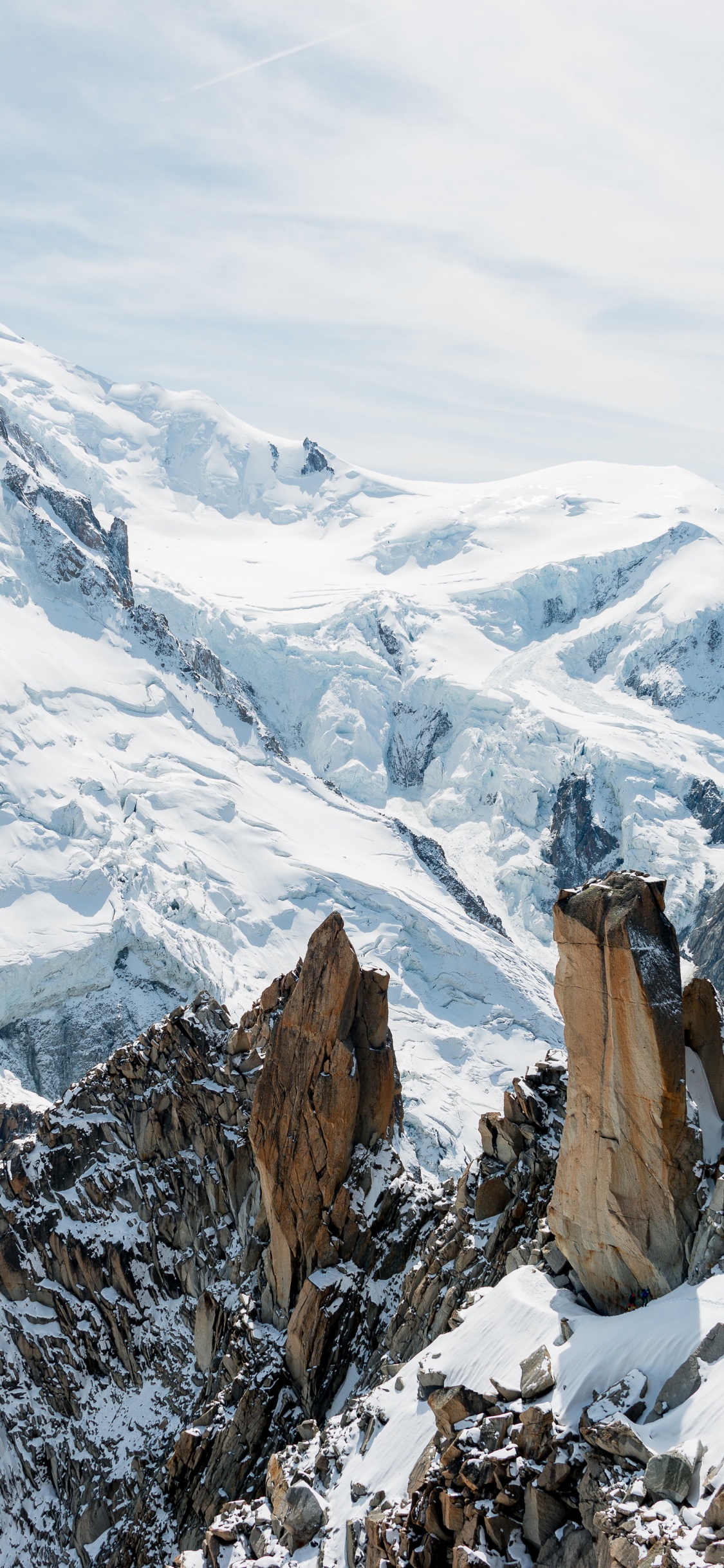 Mont Blanc, Bergigen Landschaftsformen, Winter, Bergkette, Schnee. Wallpaper in 1125x2436 Resolution