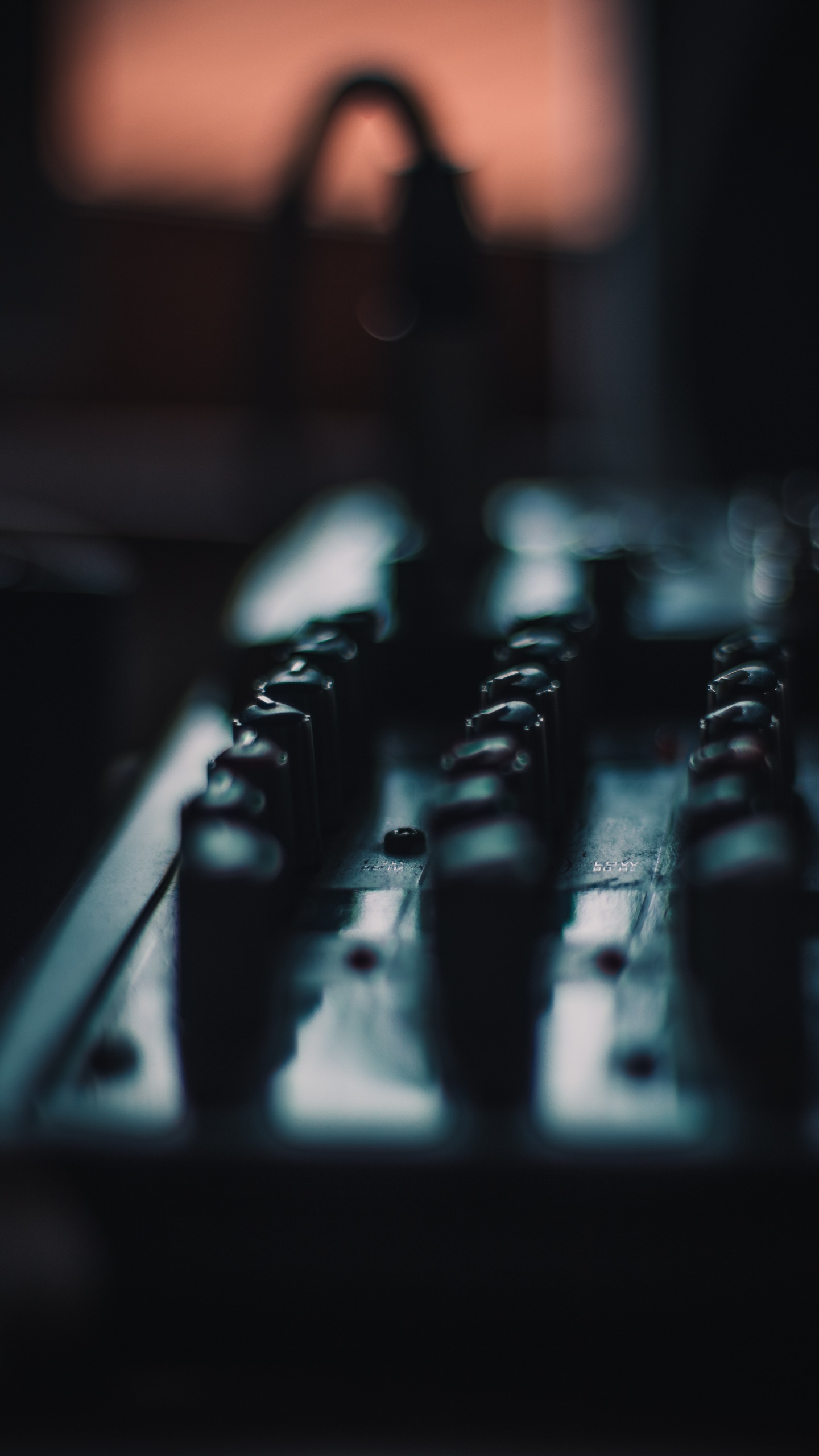 Mischpult, Audio-mixing, DJ-mixer, Games, Schachspiel. Wallpaper in 1440x2560 Resolution