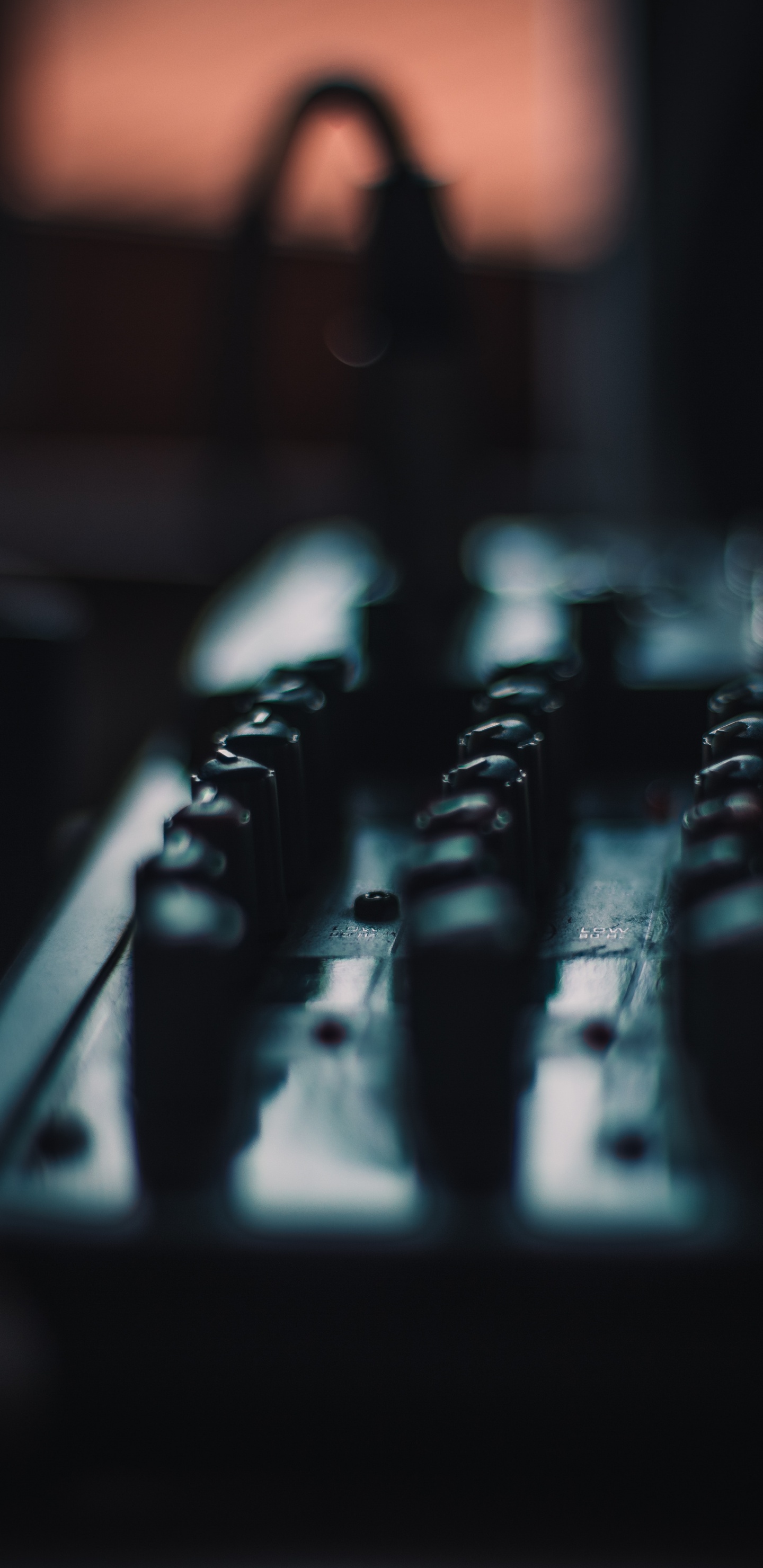 Mischpult, Audio-mixing, DJ-mixer, Games, Schachspiel. Wallpaper in 1440x2960 Resolution