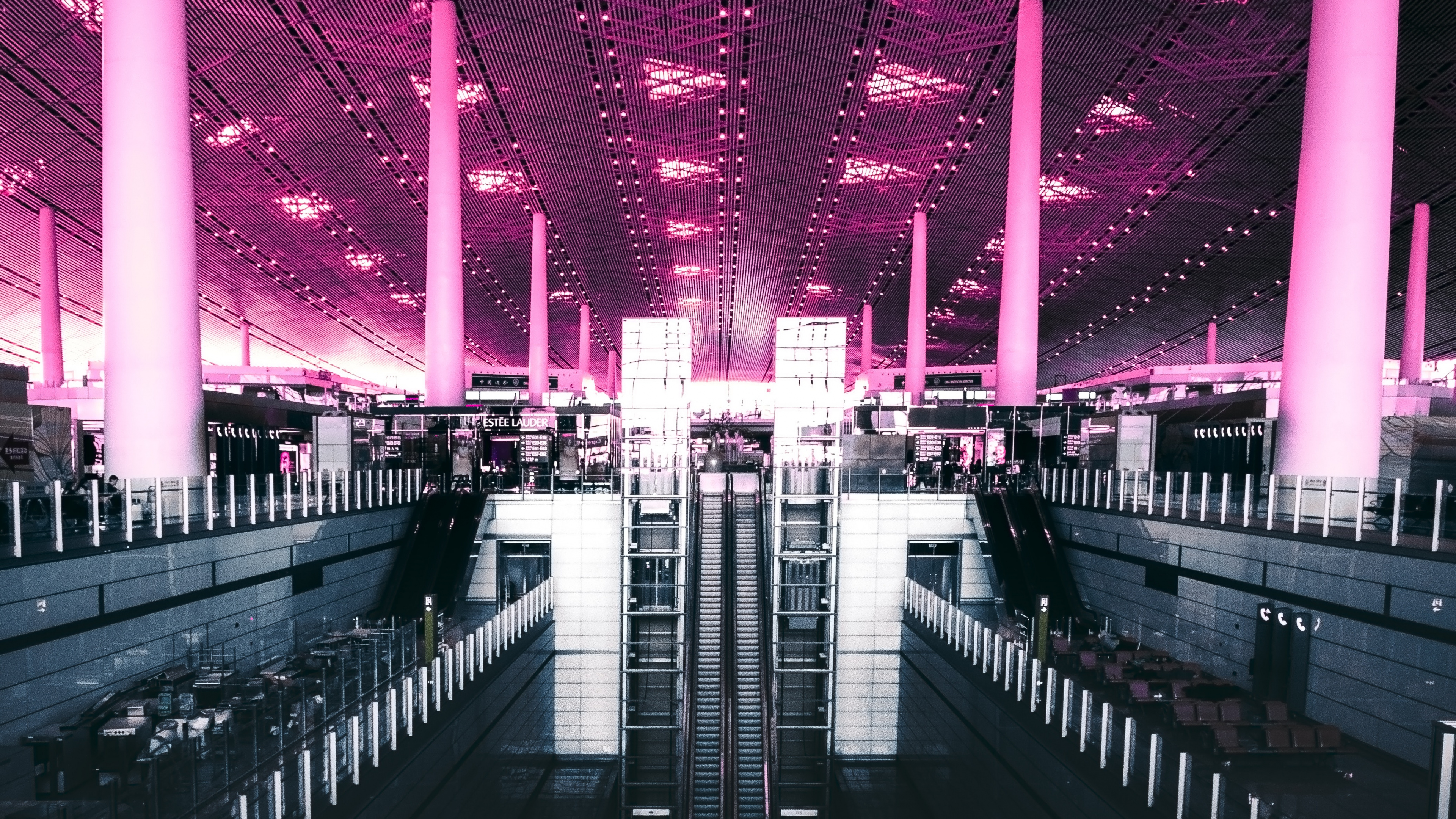 Schwarz-Weiß-Bahnhof. Wallpaper in 3840x2160 Resolution