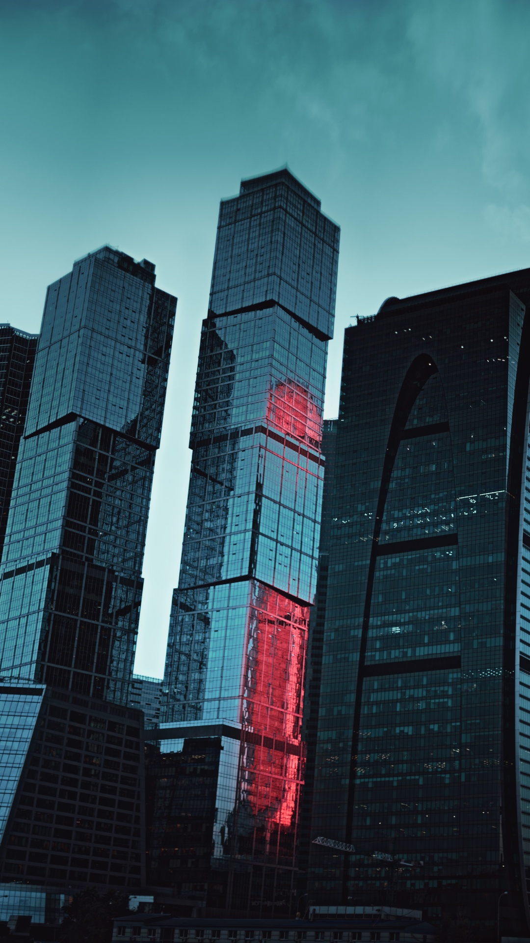 Schwarz-rotes Hochhaus. Wallpaper in 1080x1920 Resolution