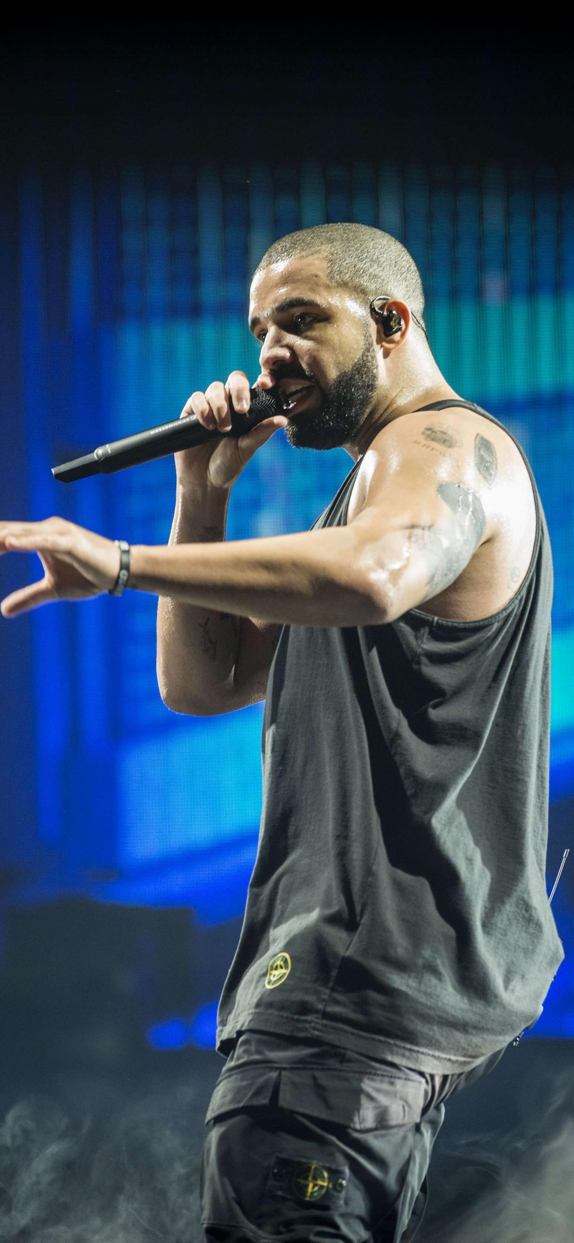 Drake Live, Rapper, Aubrey The Three Migos Tour, More Life, Concert. Wallpaper in 1125x2436 Resolution