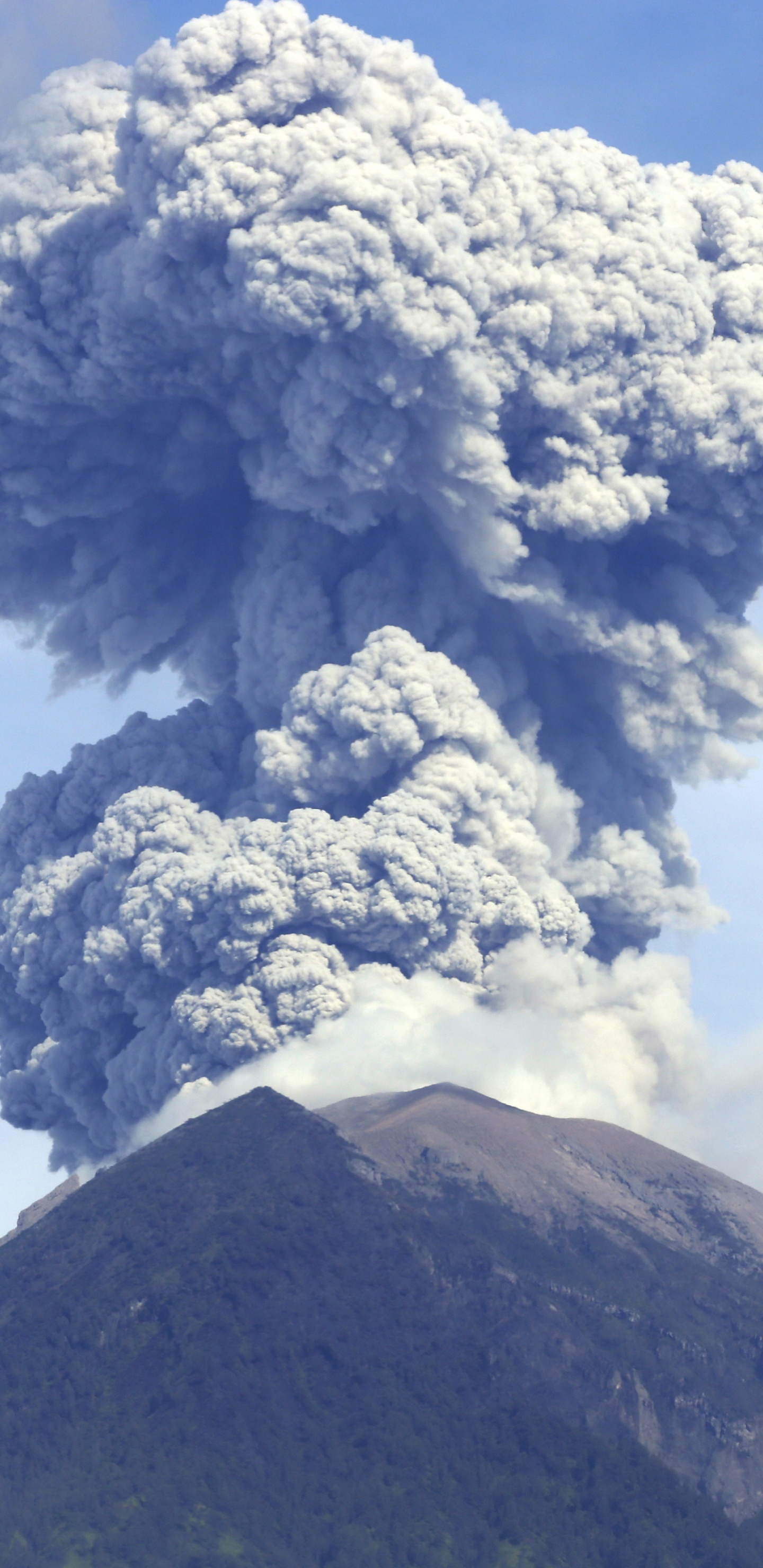 White and Gray Mountain Under Blue Sky. Wallpaper in 1440x2960 Resolution