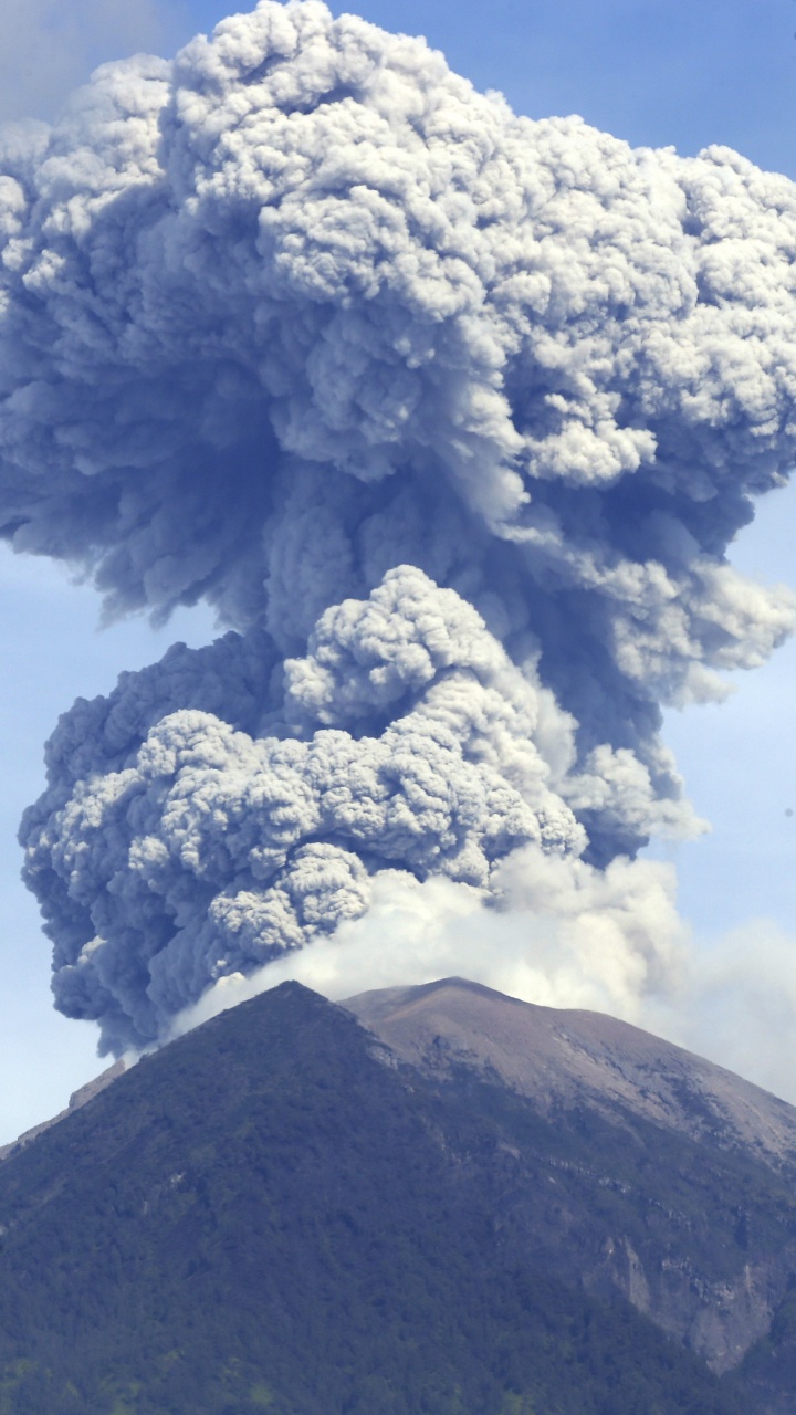White and Gray Mountain Under Blue Sky. Wallpaper in 720x1280 Resolution