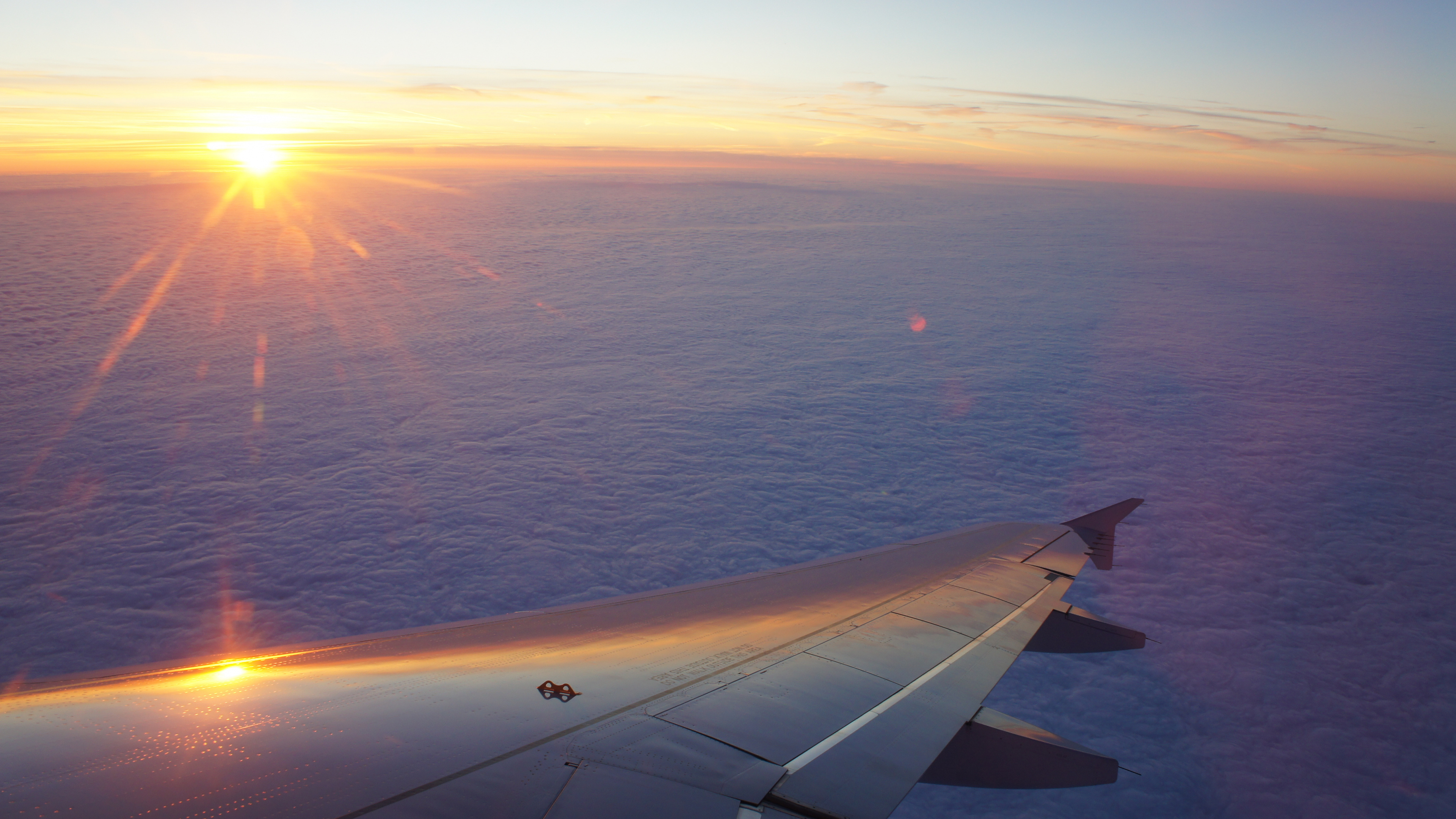 Airplane Wing Over The Sea During Sunset. Wallpaper in 3840x2160 Resolution