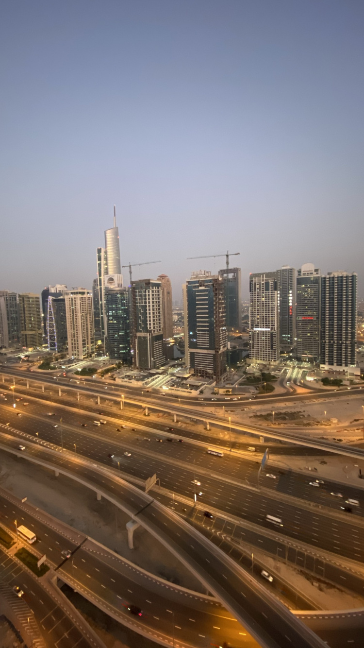 Dubaï, Route, Tour de Bloc, Zone Urbaine, Métropole. Wallpaper in 750x1334 Resolution