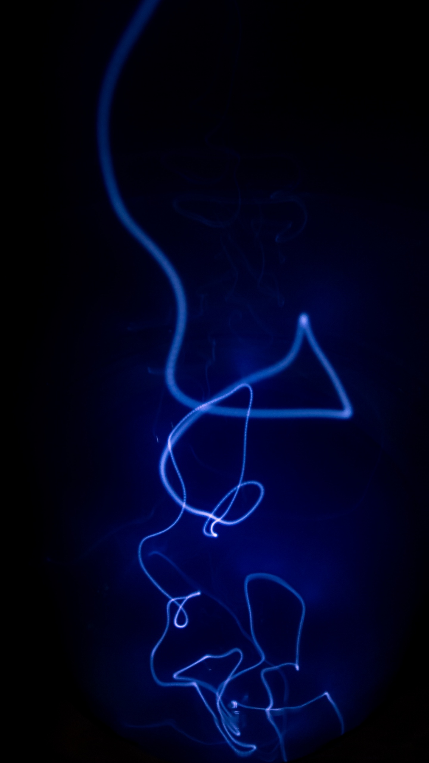 Blaue Und Weiße Lichtillustration. Wallpaper in 1440x2560 Resolution