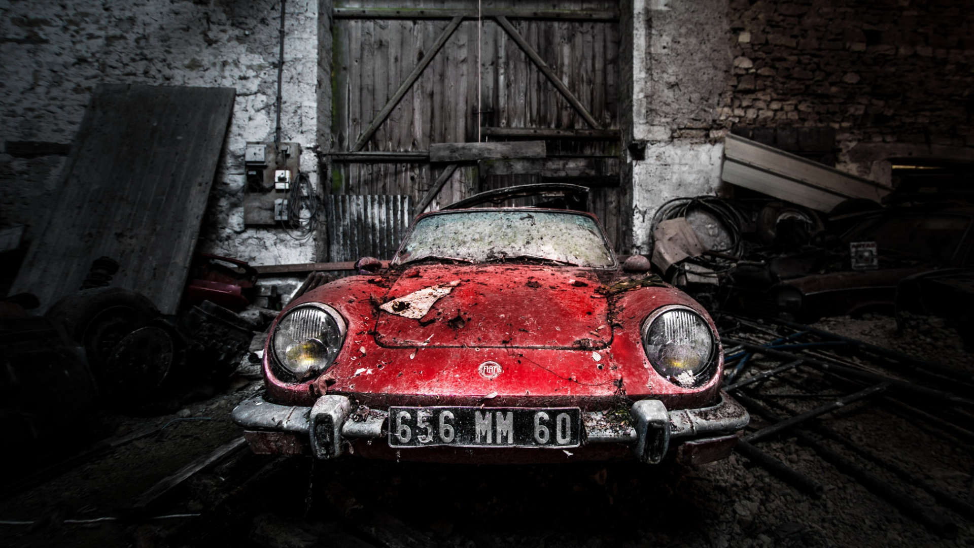 Voiture Rouge Garée à Côté du Bâtiment. Wallpaper in 1920x1080 Resolution
