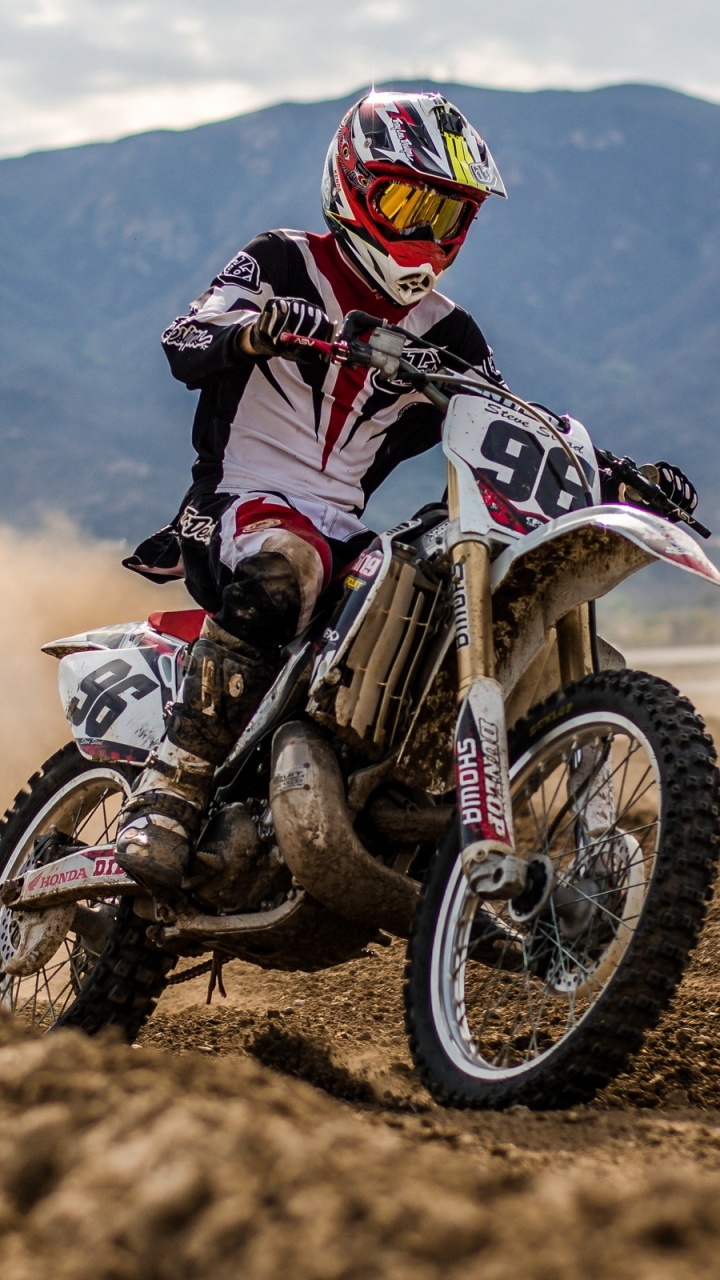 Man Riding Motocross Dirt Bike on Brown Field During Daytime. Wallpaper in 720x1280 Resolution