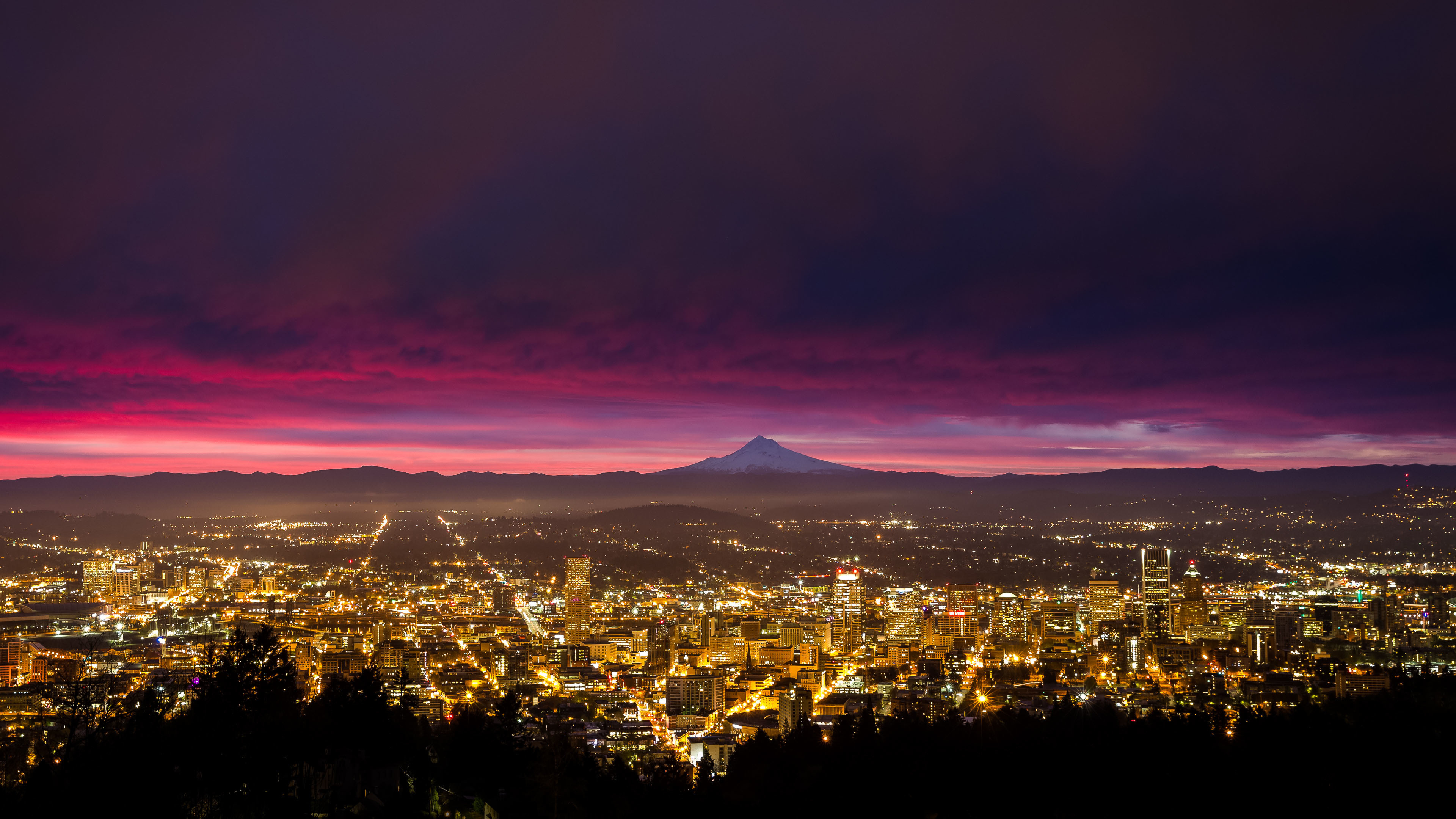 Horizonte de la Ciudad Durante la Noche. Wallpaper in 3840x2160 Resolution