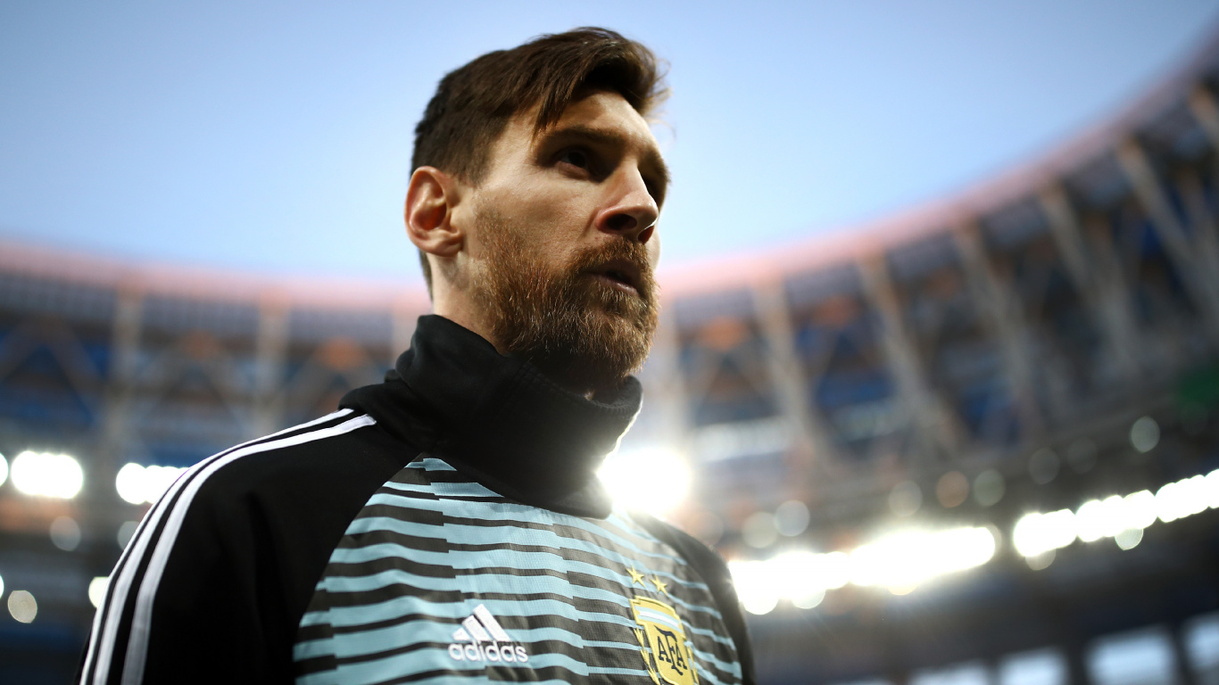 Man in Black and White Adidas Crew Neck Shirt. Wallpaper in 1366x768 Resolution