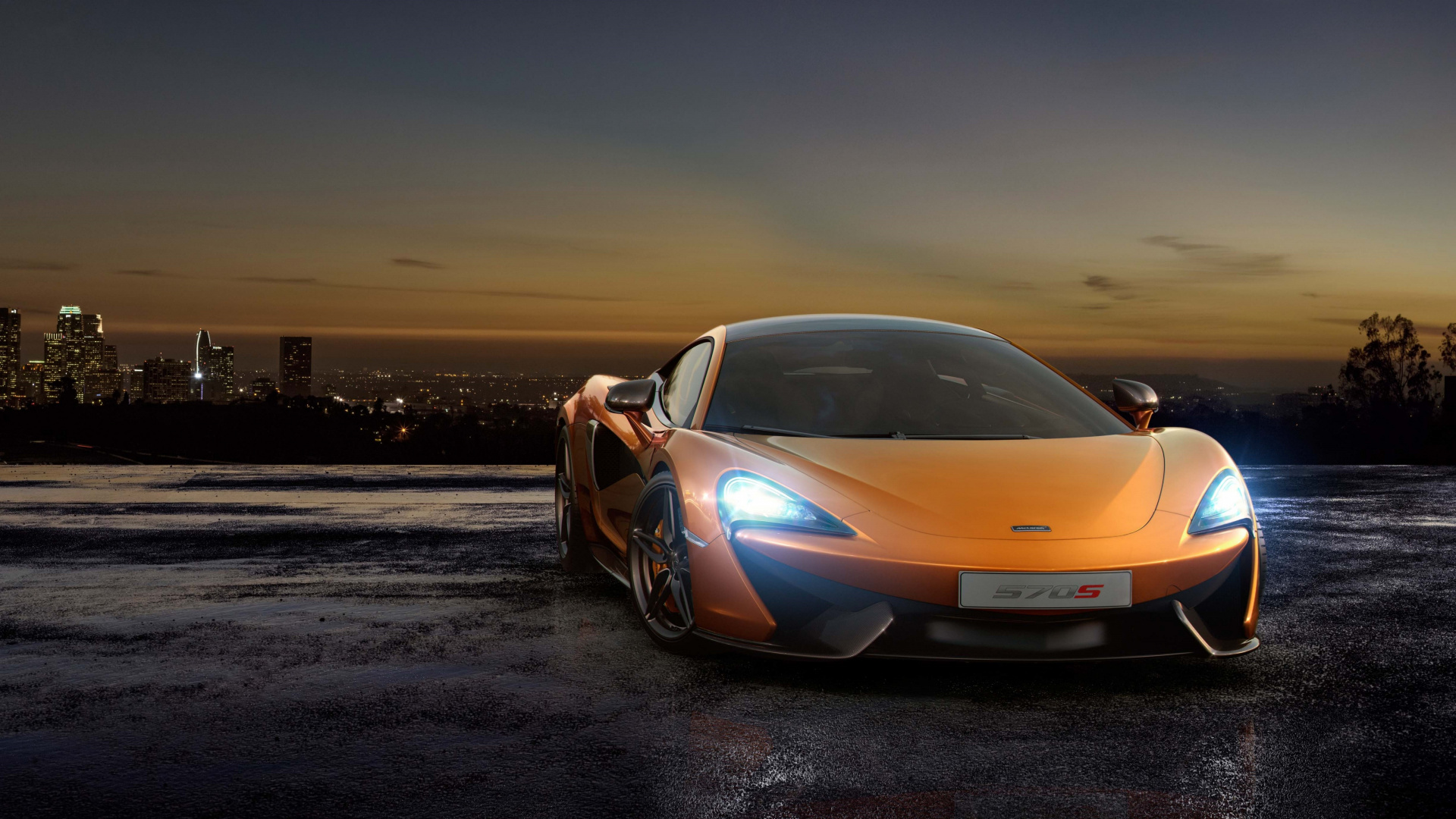 Lamborghini Aventador Orange Sur le Sable Noir Pendant le Coucher du Soleil. Wallpaper in 1920x1080 Resolution