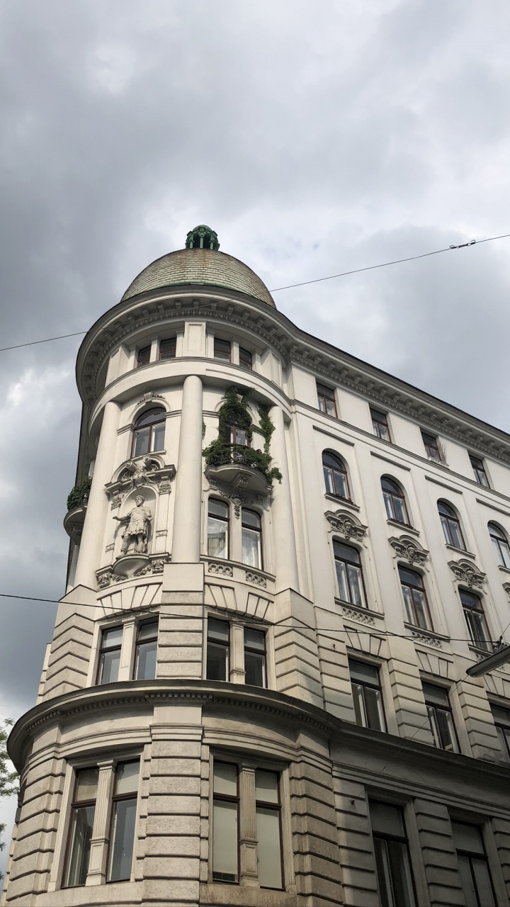 Wahrzeichen, Klassische Architektur, Denkmalschutz, Fenster, Cloud. Wallpaper in 720x1280 Resolution