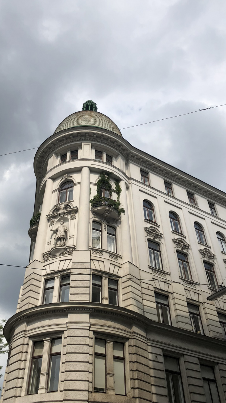 Wahrzeichen, Klassische Architektur, Denkmalschutz, Fenster, Cloud. Wallpaper in 750x1334 Resolution