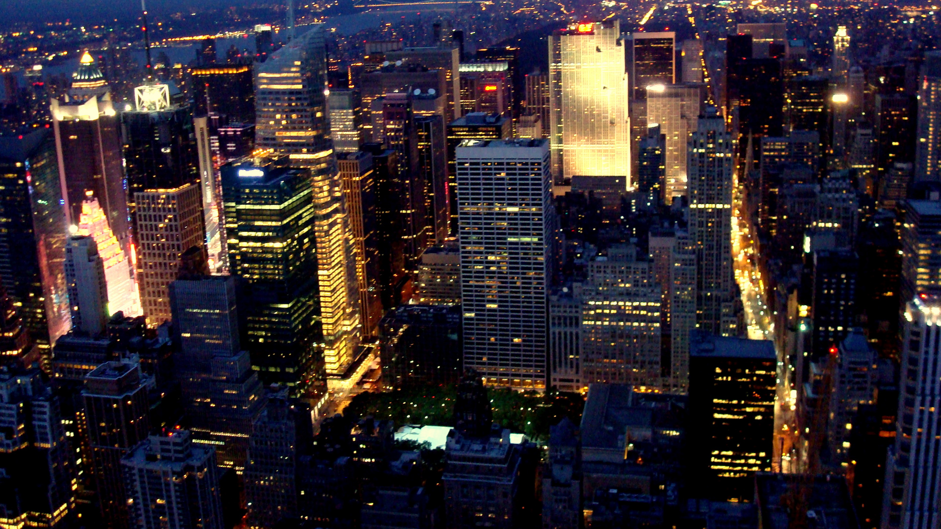 Vue Aérienne Des Bâtiments de la Ville Pendant la Nuit. Wallpaper in 1920x1080 Resolution