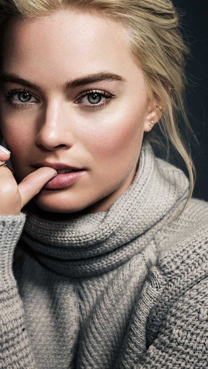 Margot Robbie, Harley Quinn, Beauty, Actor, Lips. Wallpaper in 720x1280 Resolution