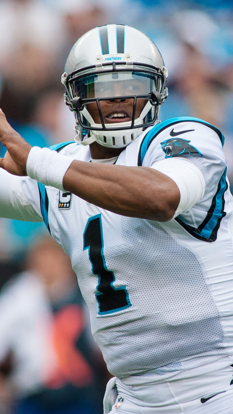 Mann im Weißen Trikot Mit Braunem Fußball. Wallpaper in 750x1334 Resolution