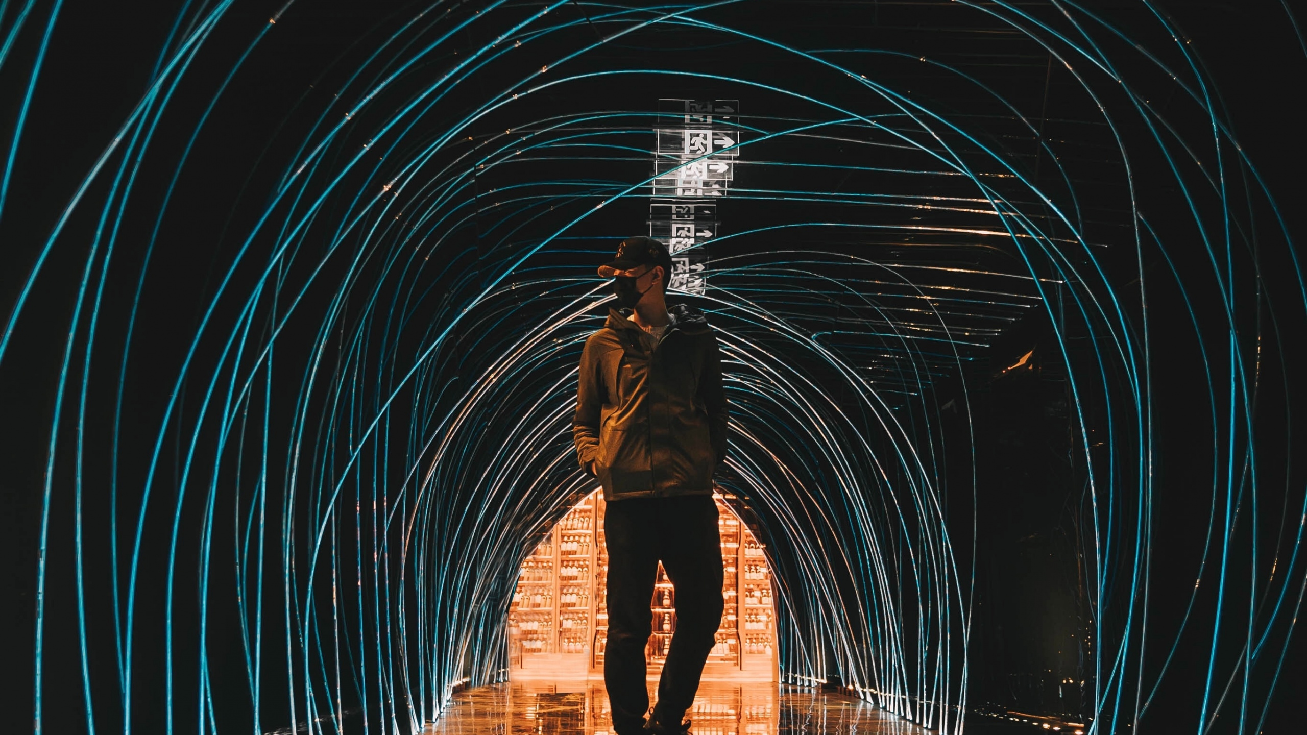 Man in Black Jacket Standing in Tunnel. Wallpaper in 2560x1440 Resolution