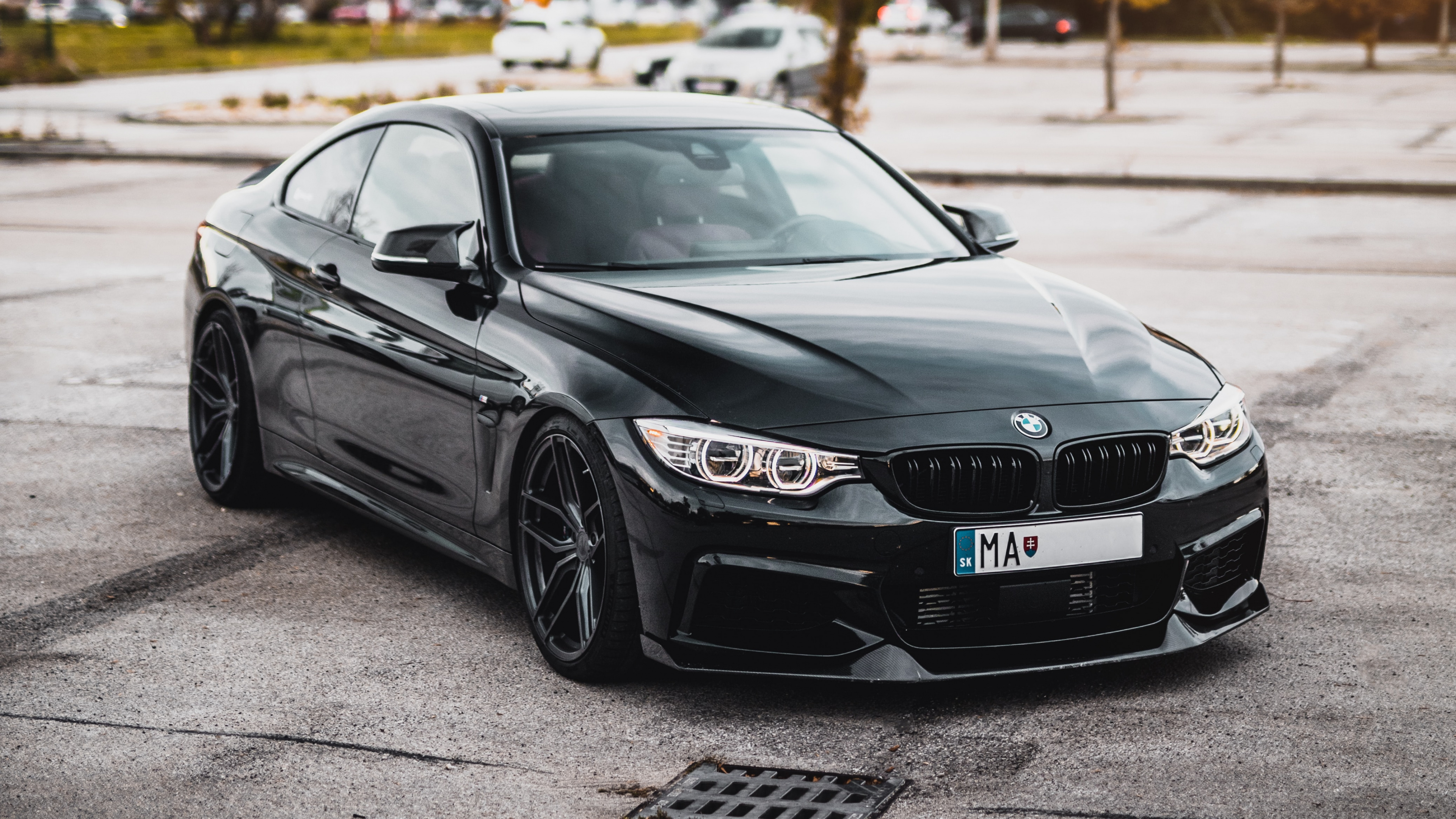 Schwarzes Mercedes Benz Coupé Tagsüber Unterwegs. Wallpaper in 3840x2160 Resolution